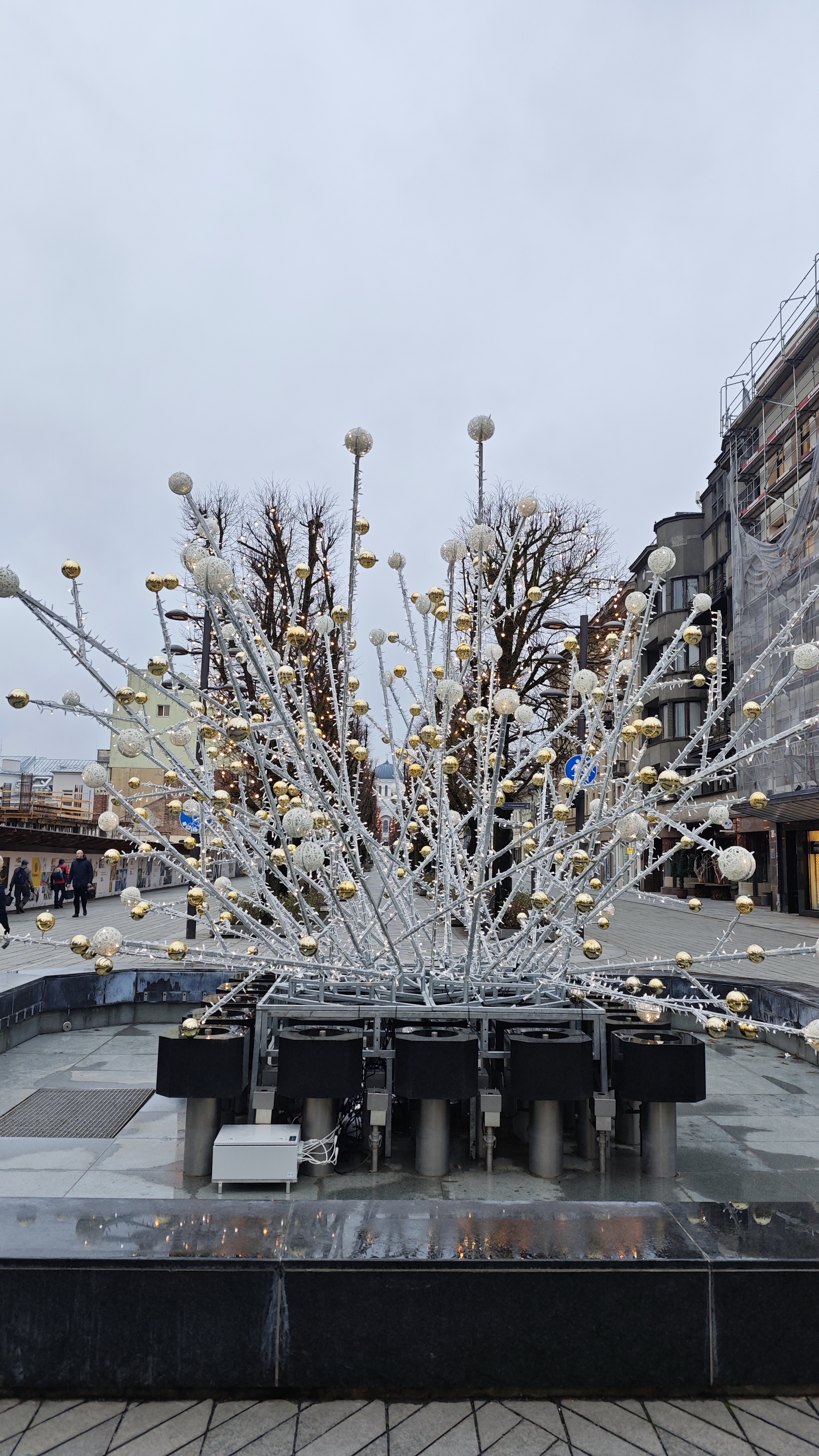 Decoraciones de Navidad en Laisvės Aleja, en Kaunas
