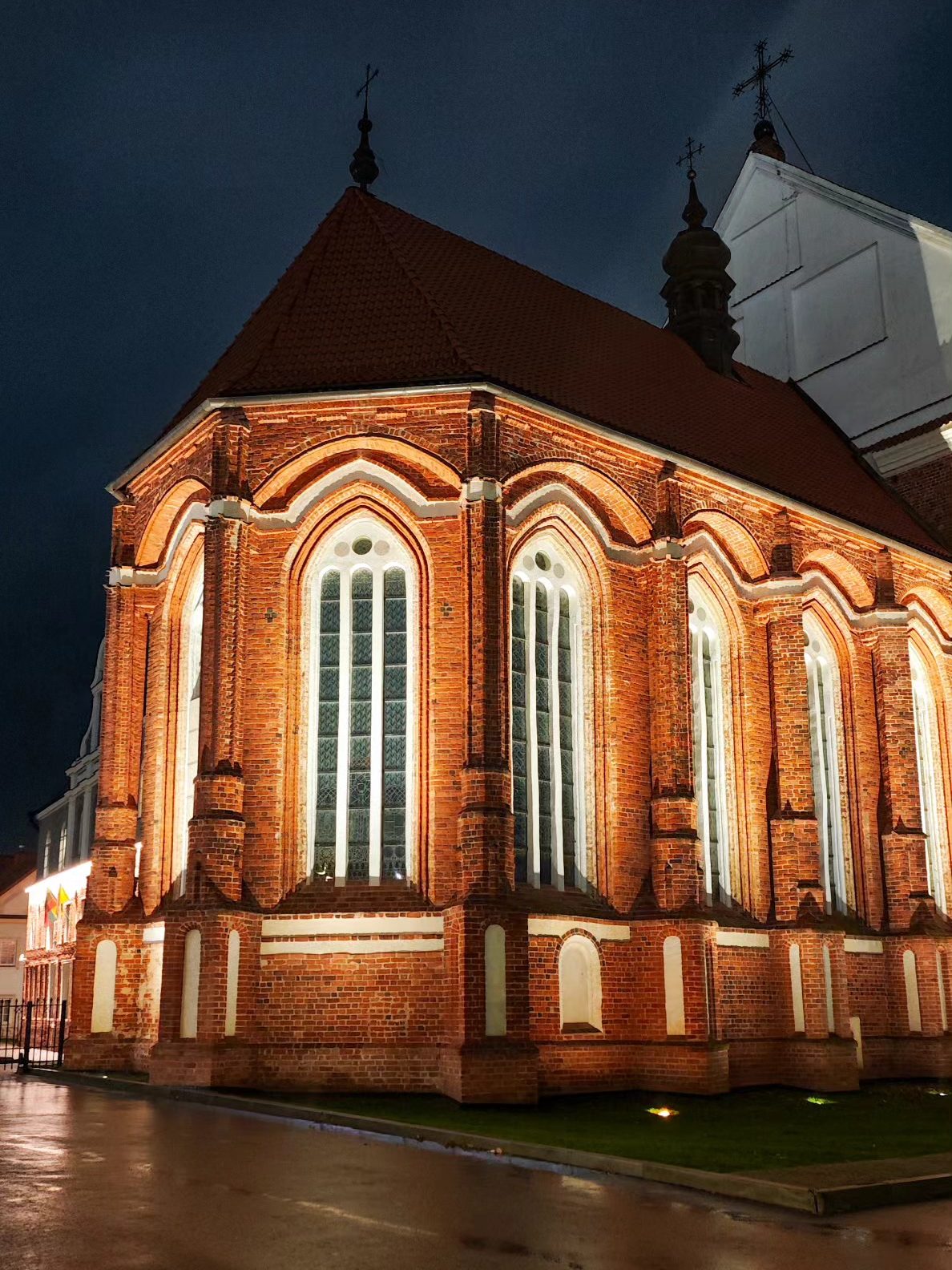  La Iglesia de Vytautas el Grande (Vytauto Didžiojo bažnyčia) o Iglesia de la Asunción de la Santísima Virgen María. 