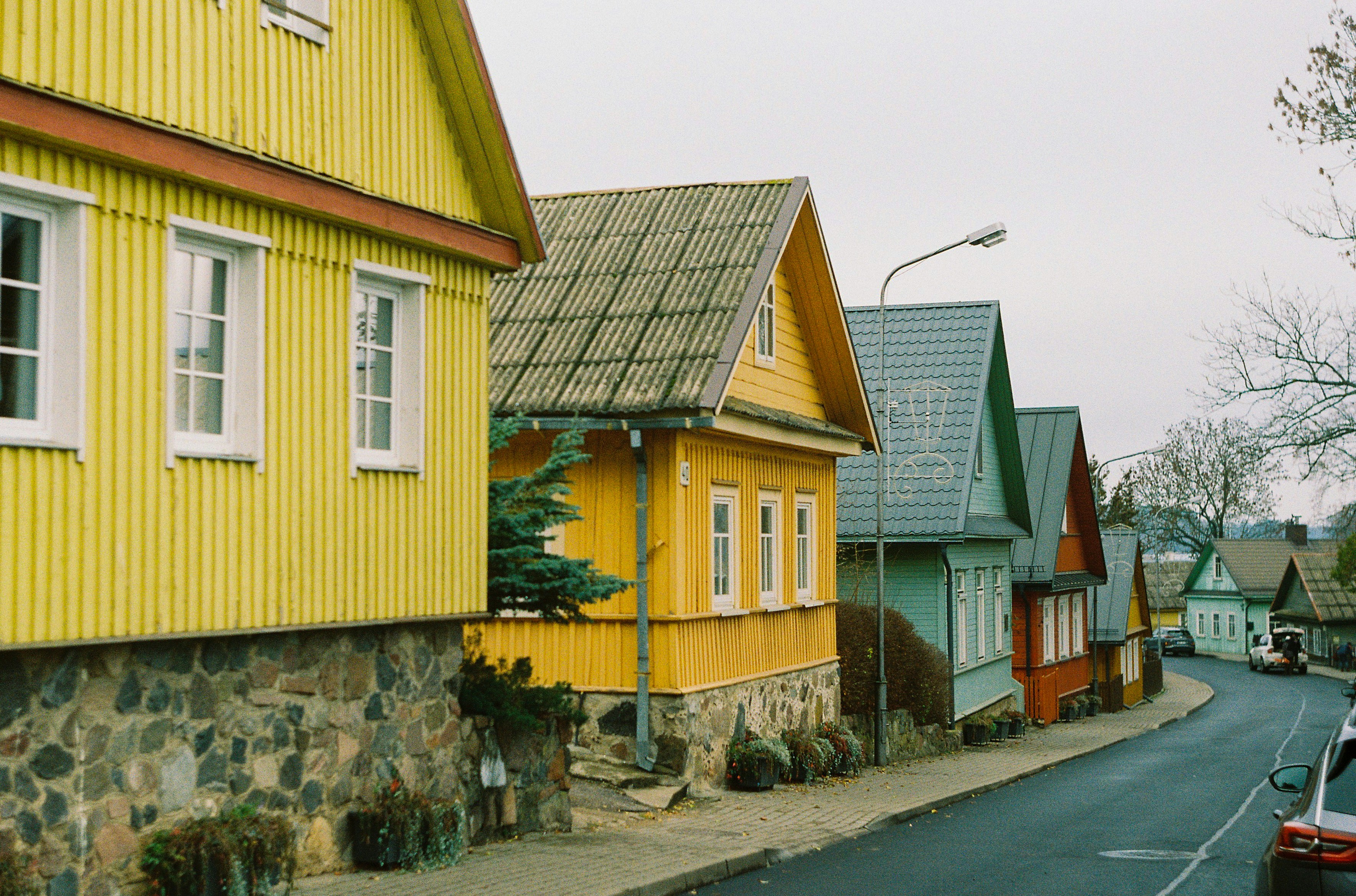 coloridas casas tradicionales karaítas en Trakai