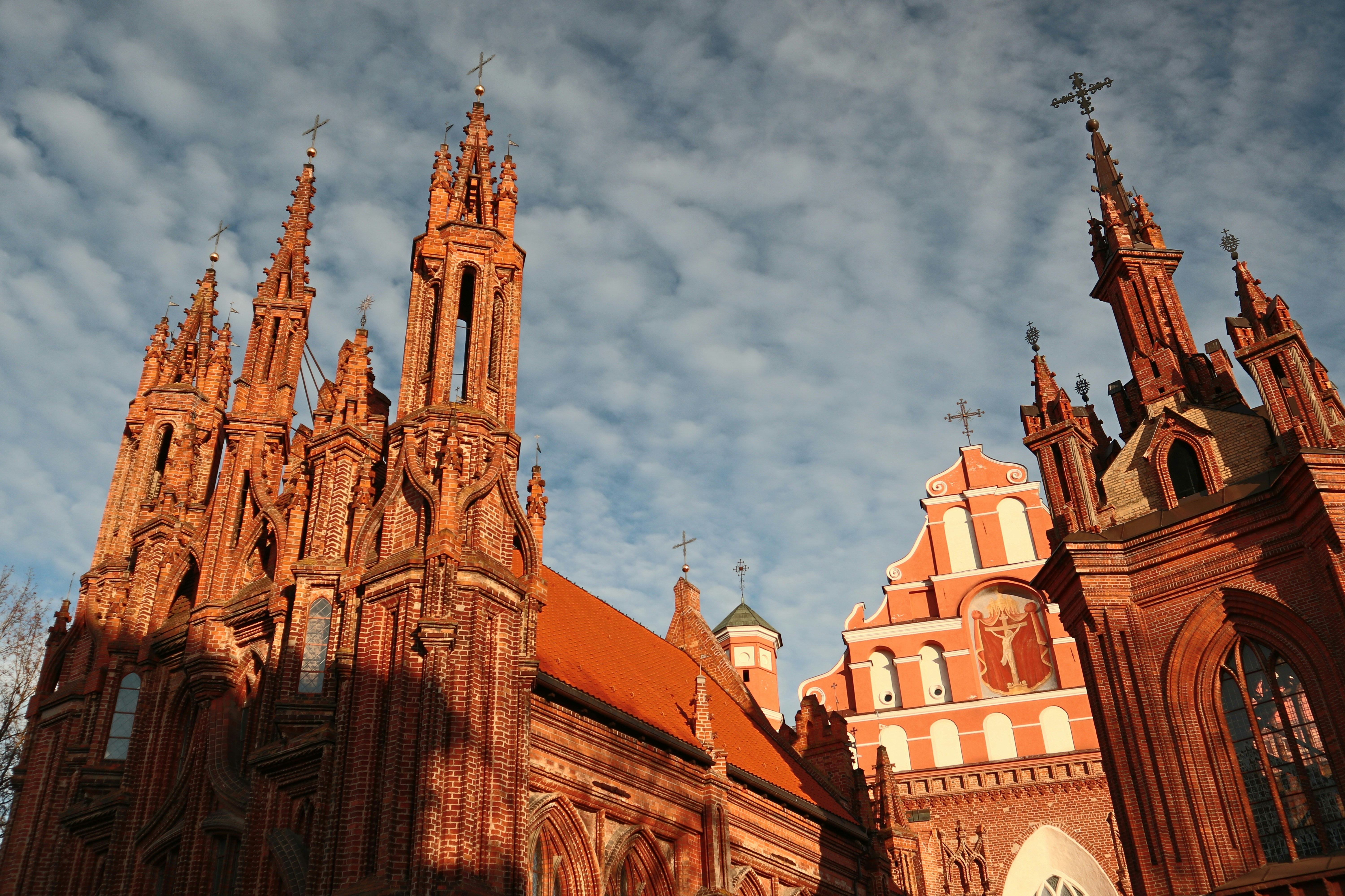 Iglesia de Santa Ana y de Francisco de Asís, en Vilna.