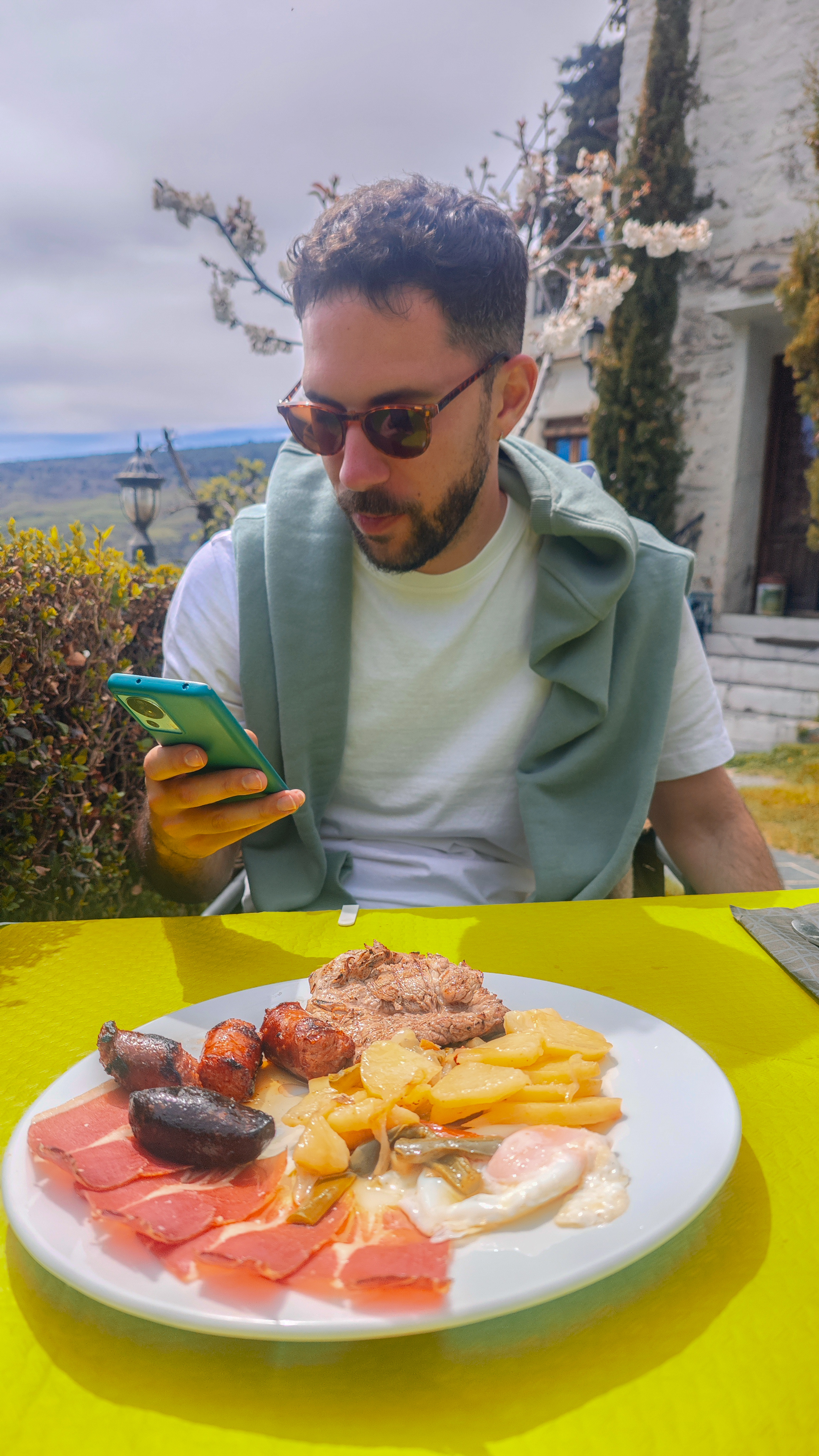 Plato Alpujarreño, en el jardin de los sentidos, capileira