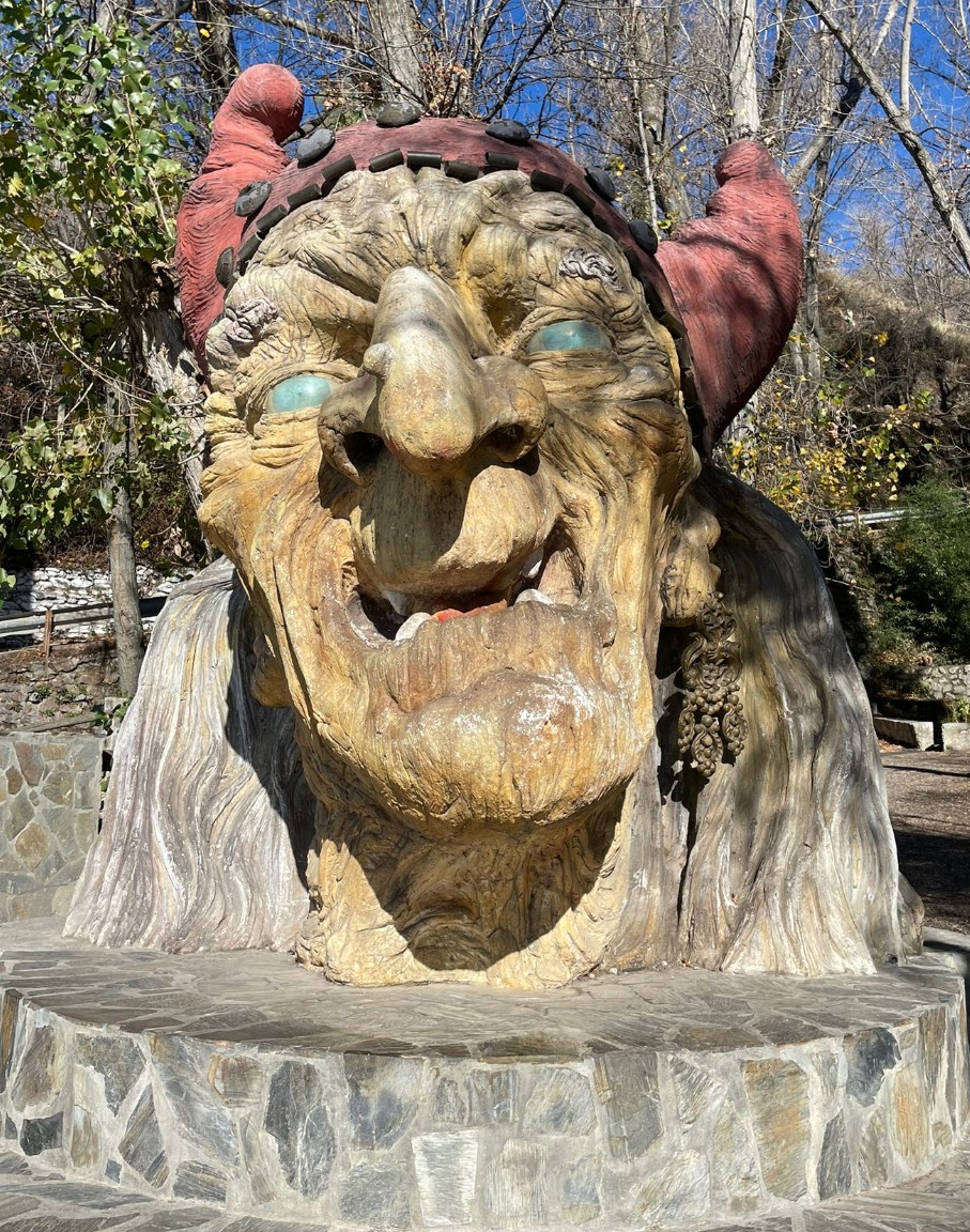 Escultura de Baba Yaga