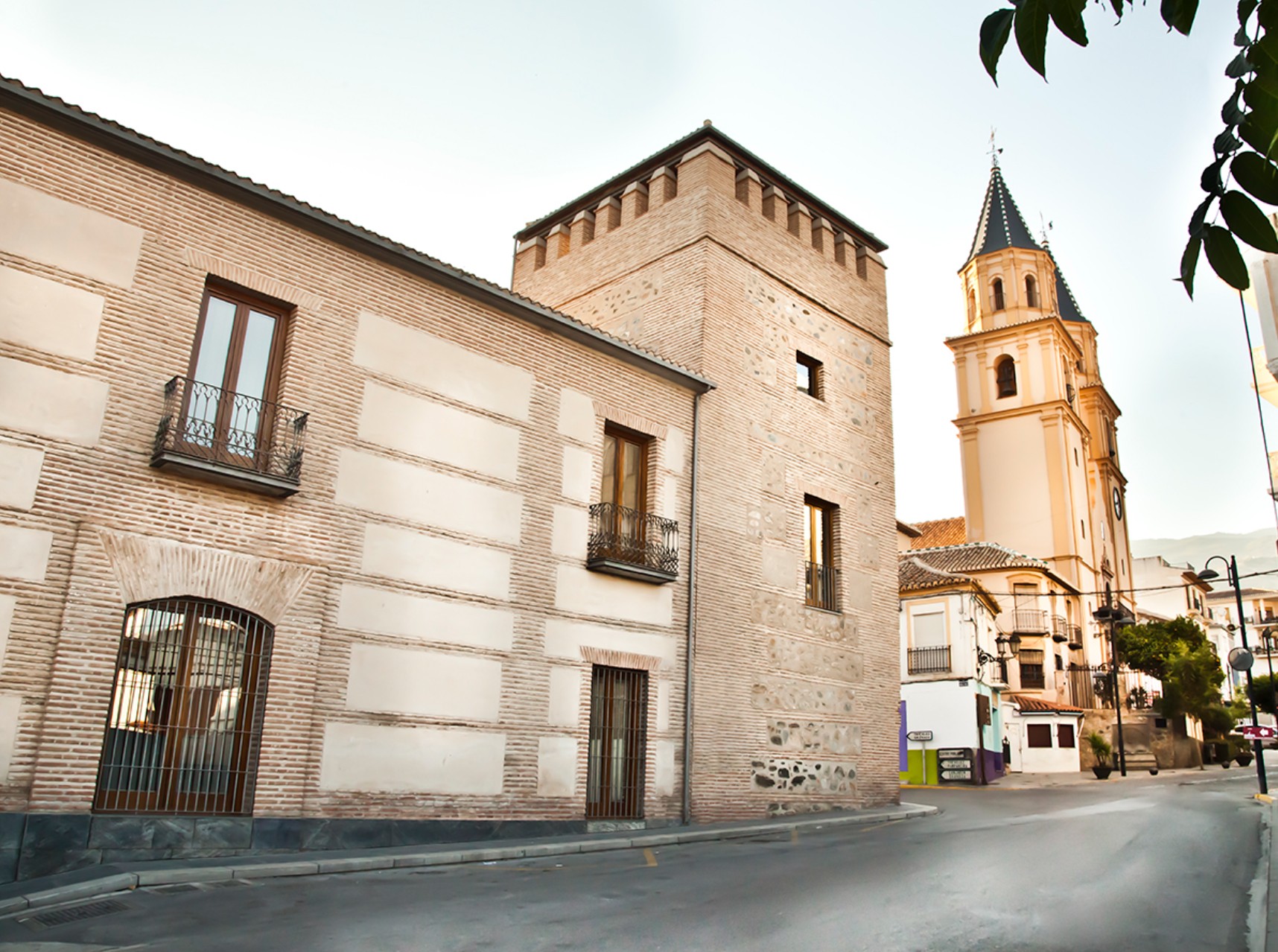 Casa Palacio Condes de Sástago e iglesia de nuestra señora de la expectacion, Órgiva