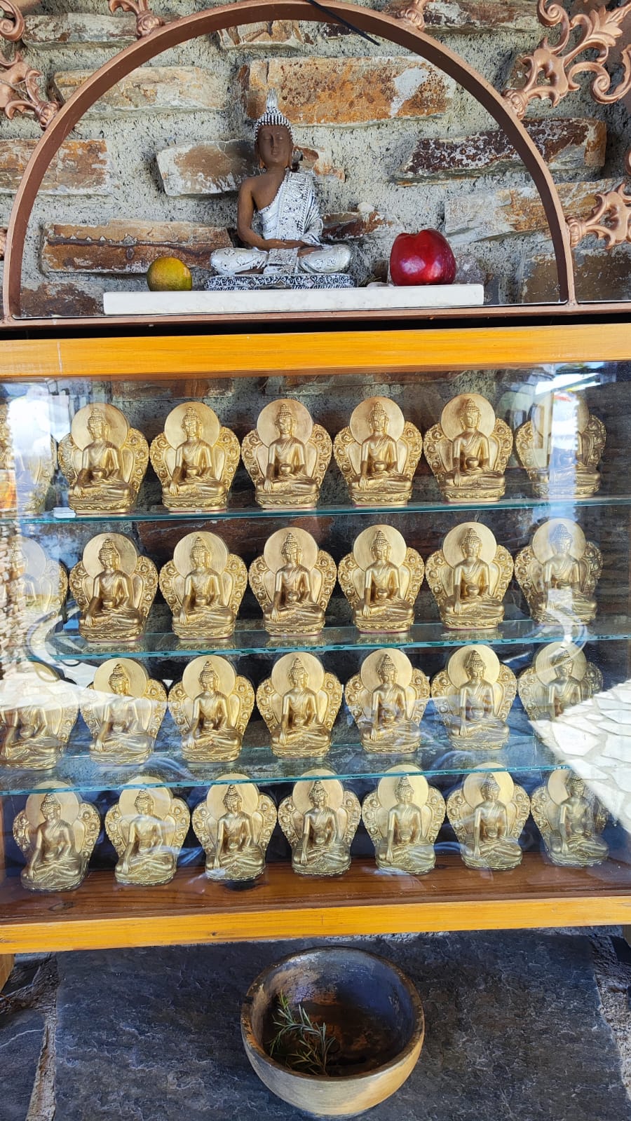 Figuras de Buda en O Sel Ling, en Soportujar