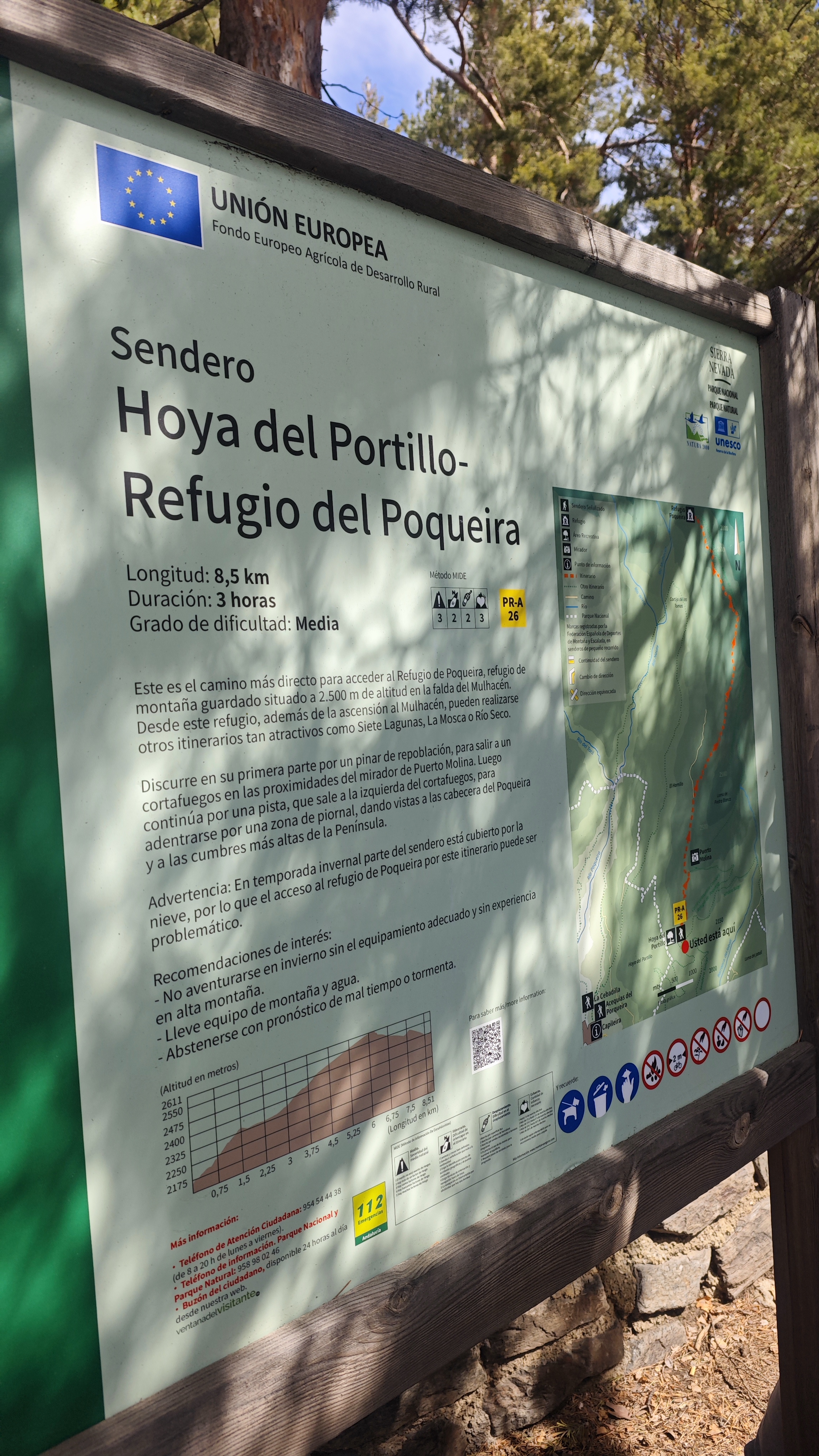 Cartel informativo Sendero Hoya del Portillo - Refugio de Poqueira
