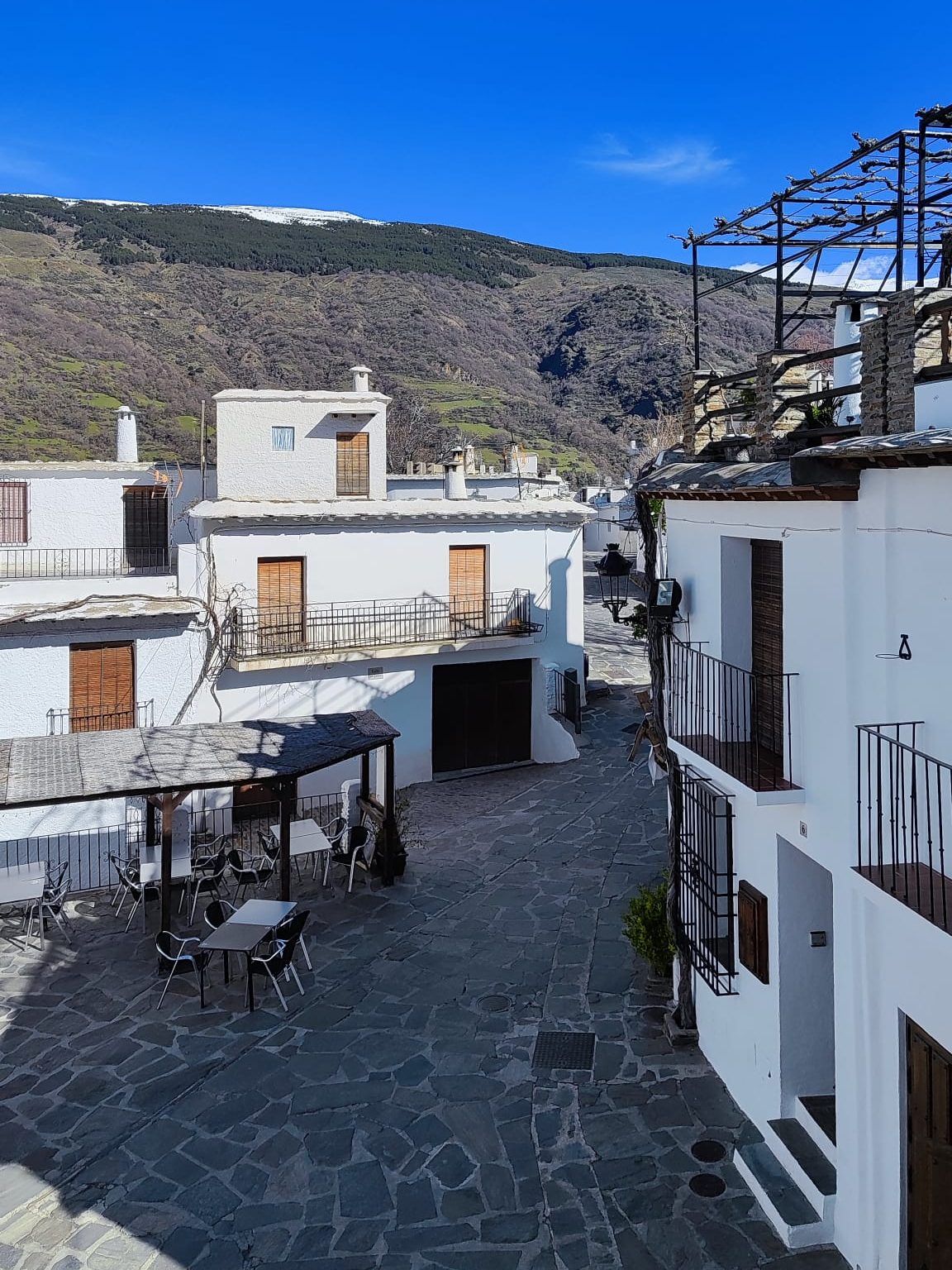 Vistas desde el hotel Real de Poqueira, de la plaza de la iglesia, en capileira