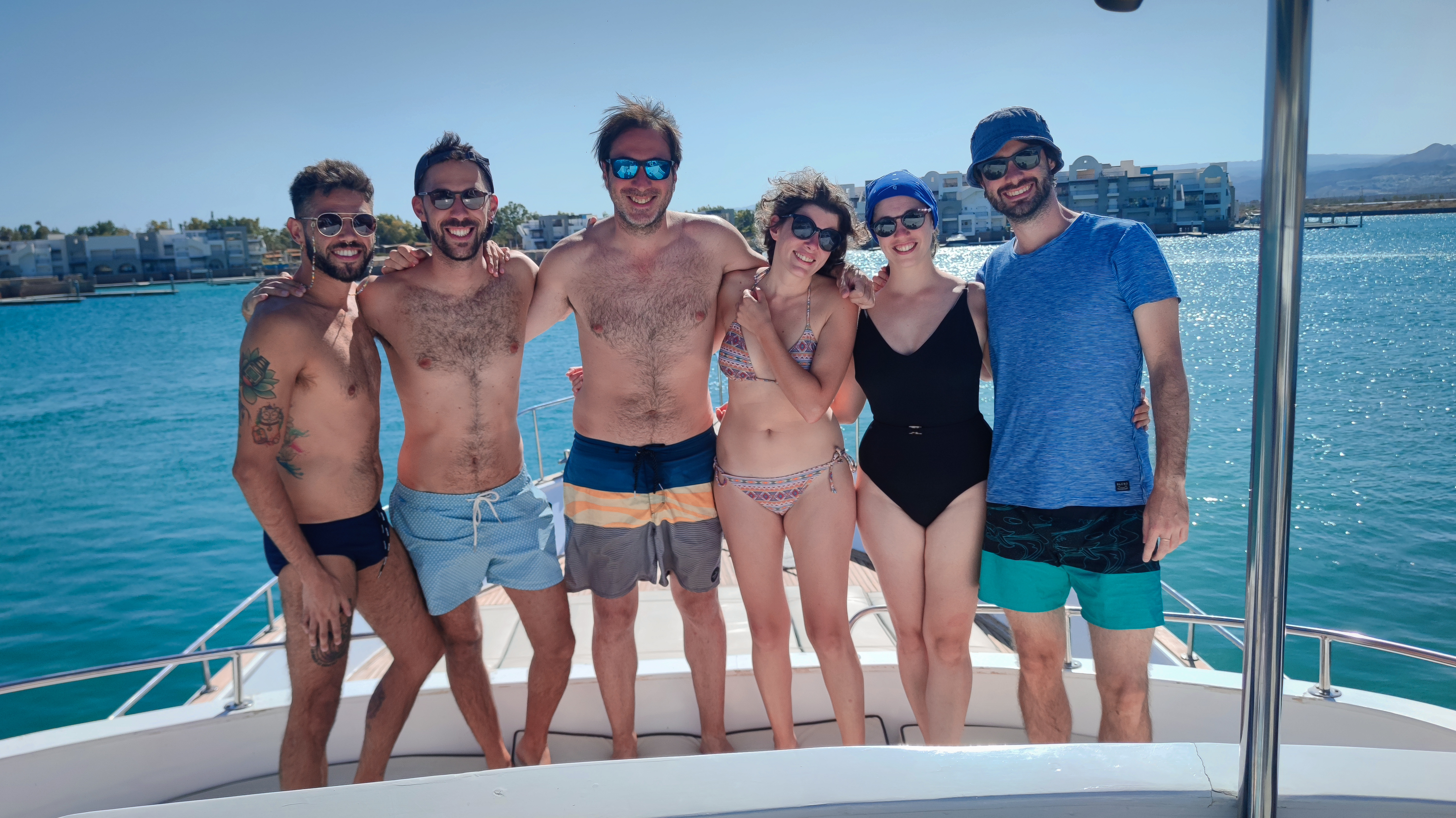 Grupo para hacer submarinismo en el Mar Rojo en barco, con Camel Dive Center