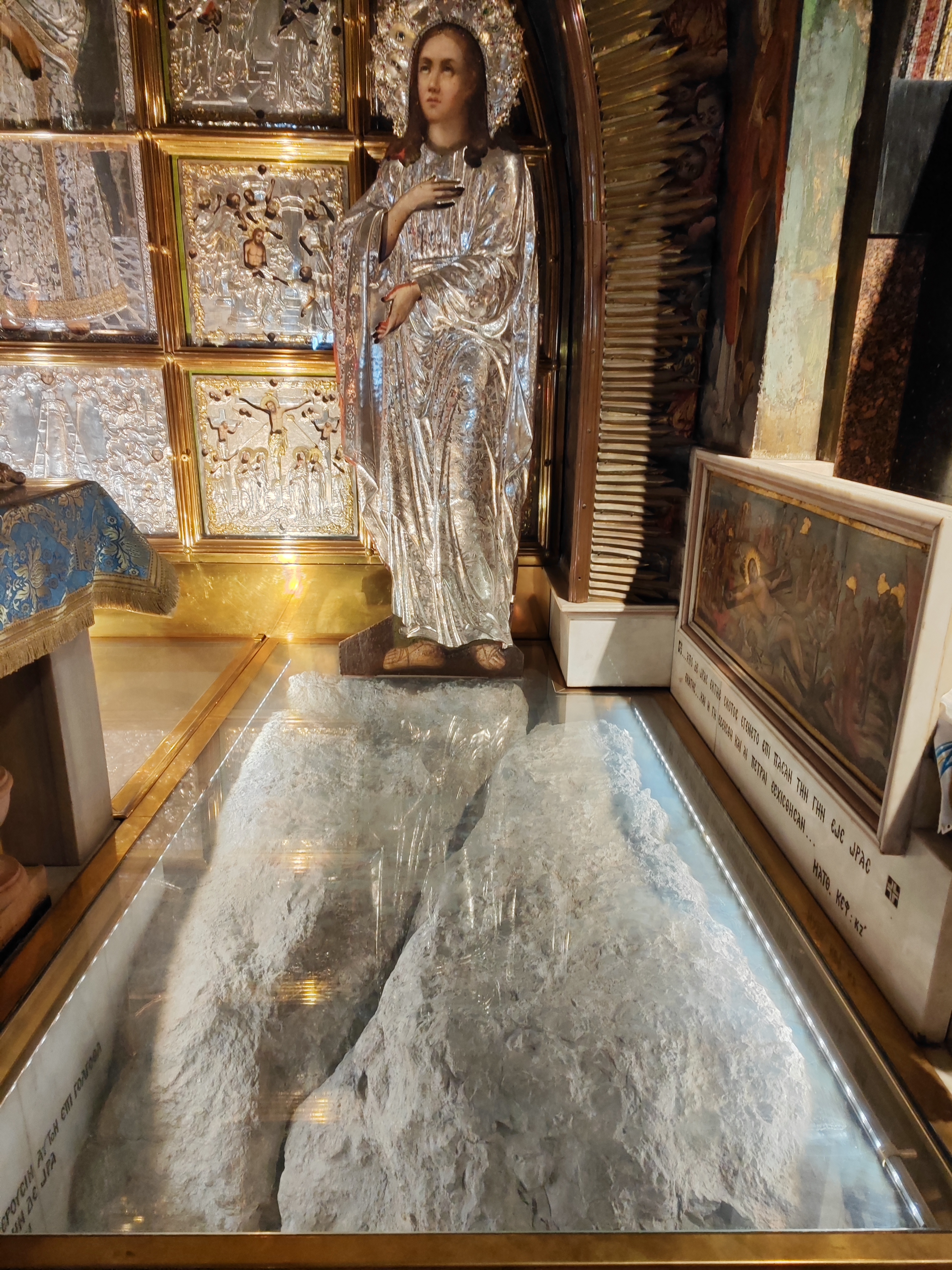 Via Dolorosa, 11ª Estación, piedra de la crucifixión, en la Iglesia del Santo Sepulcro. Jerusalén