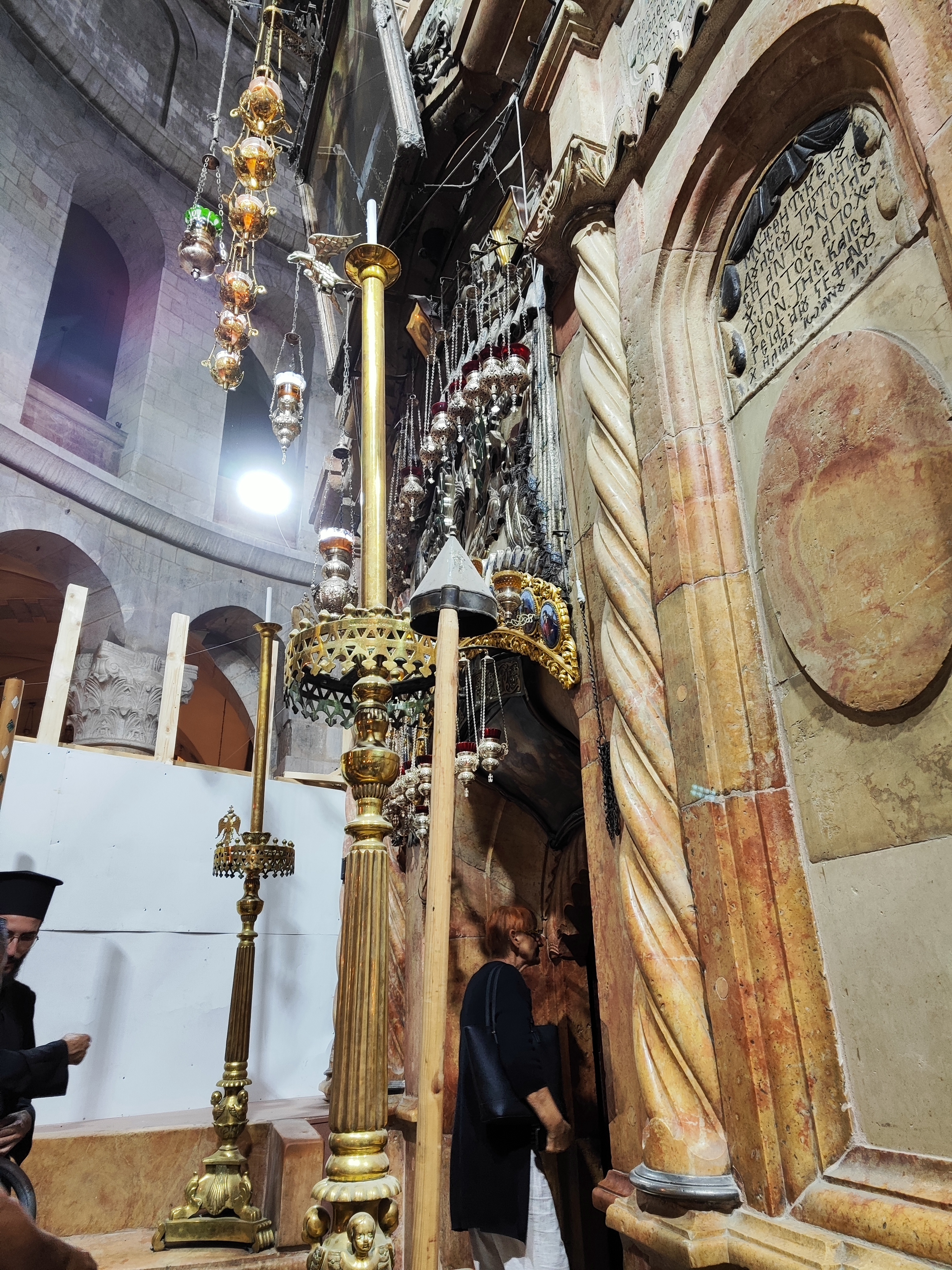Via Dolorosa, 14ª Estación. Tumba dentro del Edículo, en la Iglesia del Santo Sepulcro. Jerusalén