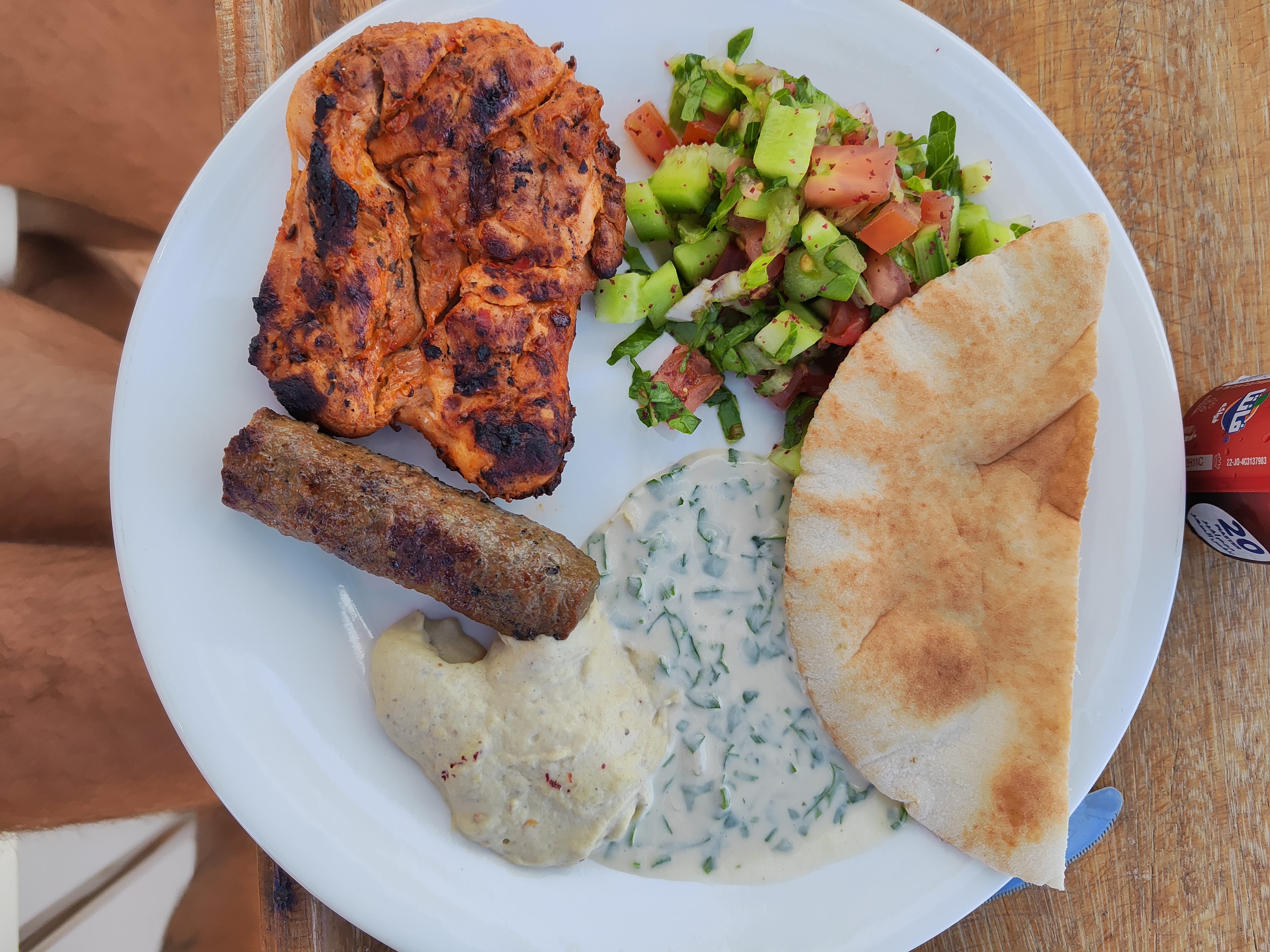 Comida en el barco tras hacer submarinismo en el Mar Rojo