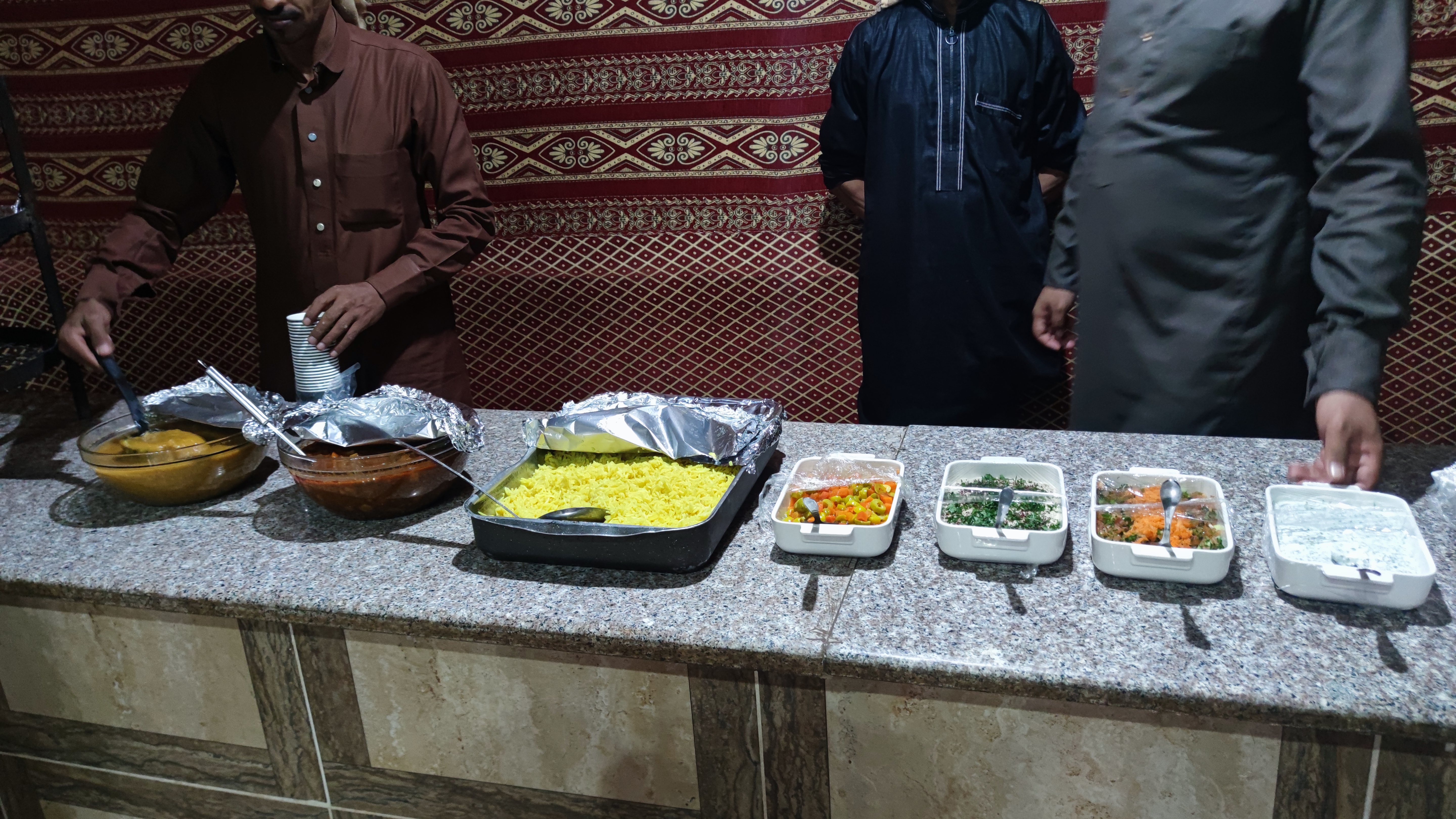 Cena en el campamento beduino, en el desierto de Wadi Rum