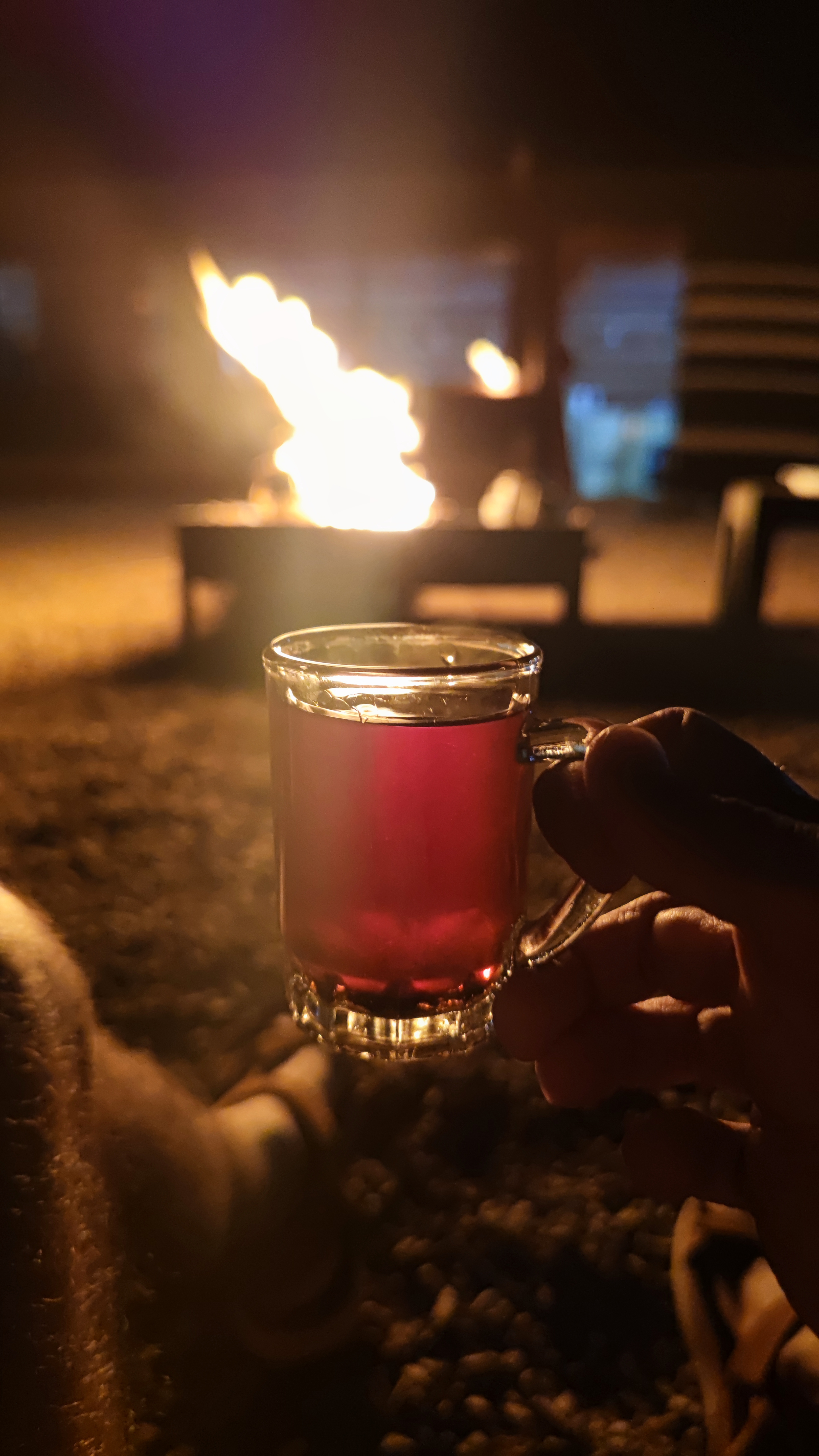 Hoguera y té en campamento beduino, desierto de Wadi Rum