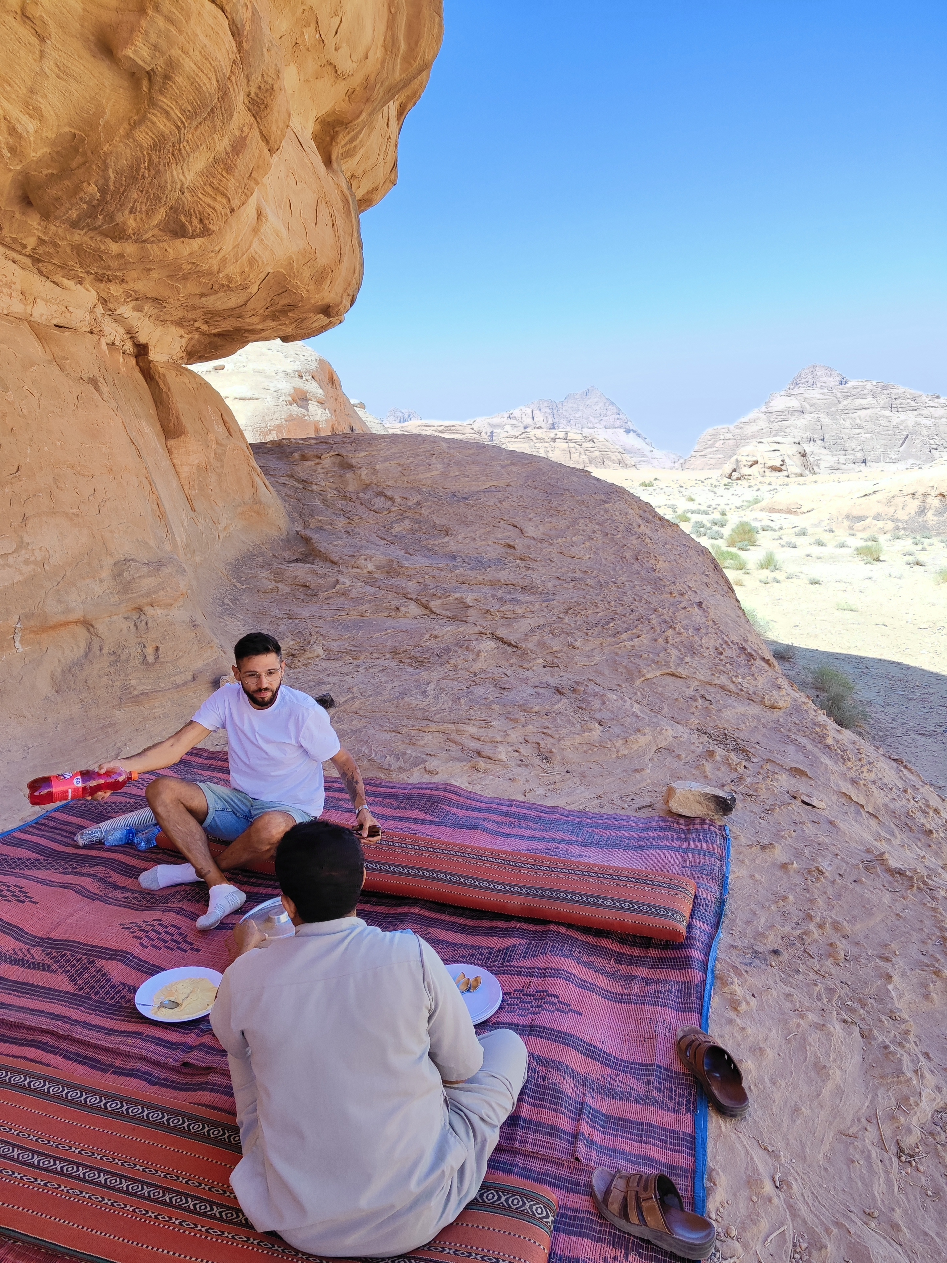 Almuerzo en el Desierto de Wadi Rum, Jordania.