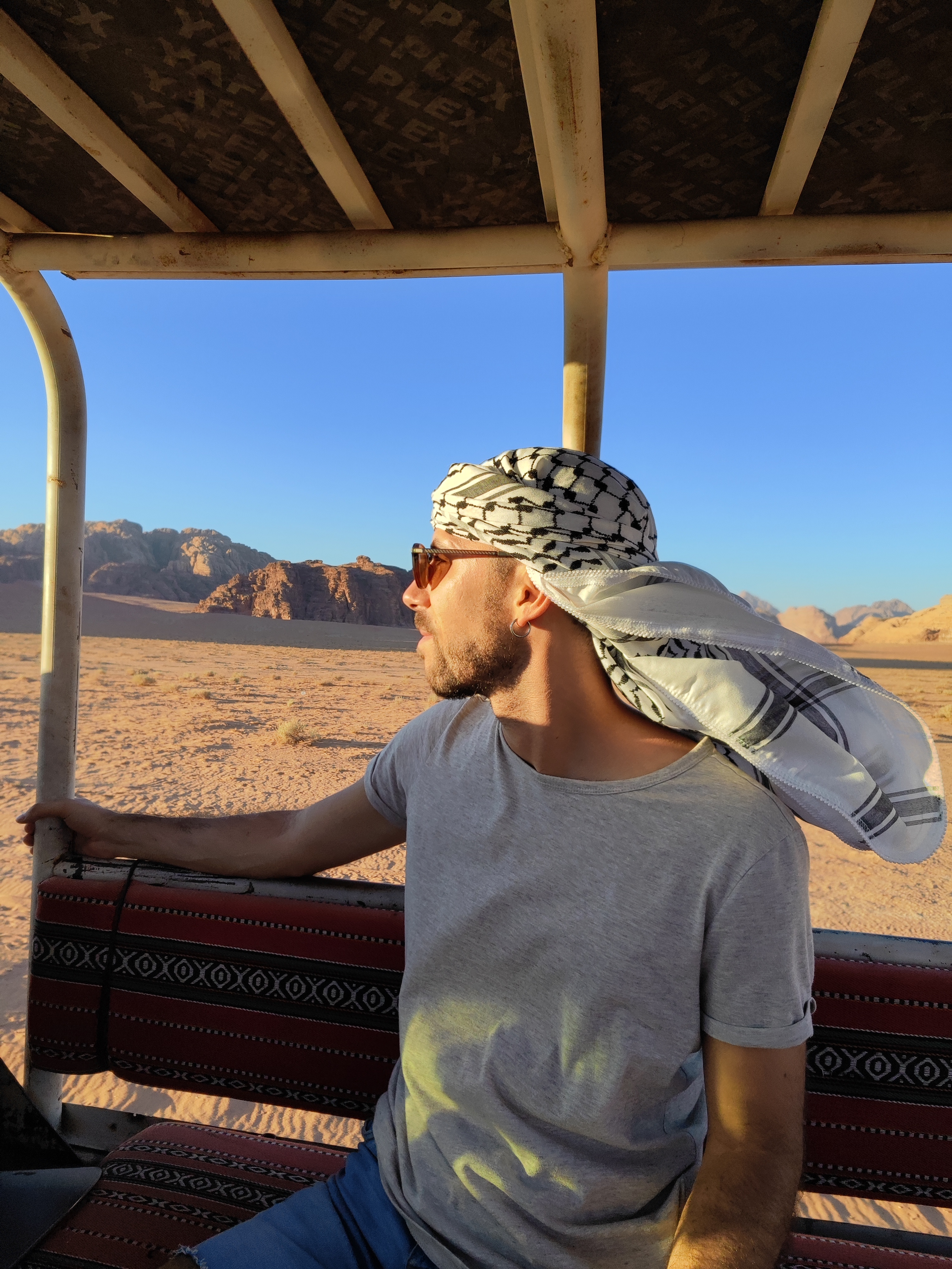 Pañuelo tradicional, llamado Shemagh jordano. Desierto de Wadi Rum, Jordania.