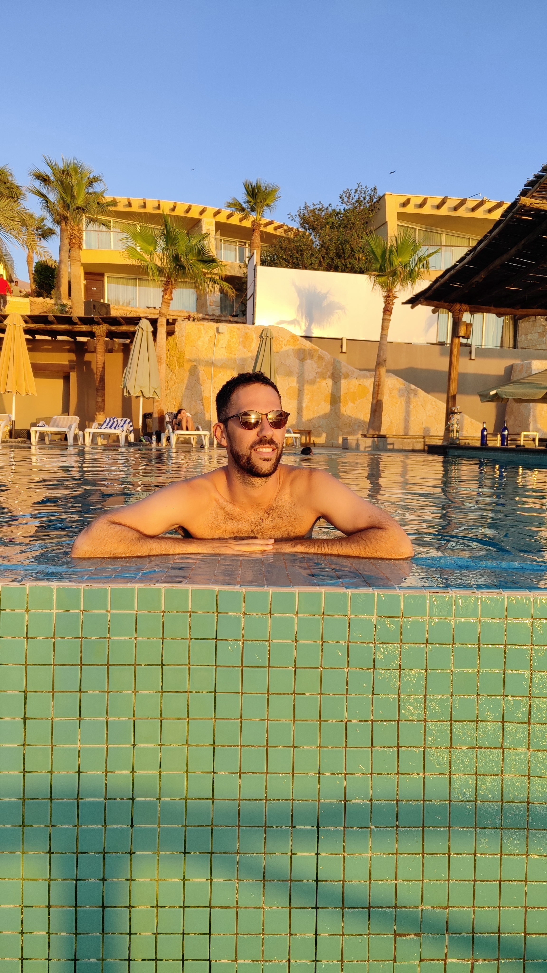 Piscina en el Hotel O Beach Hotel & Resort, en el Mar Muerto.