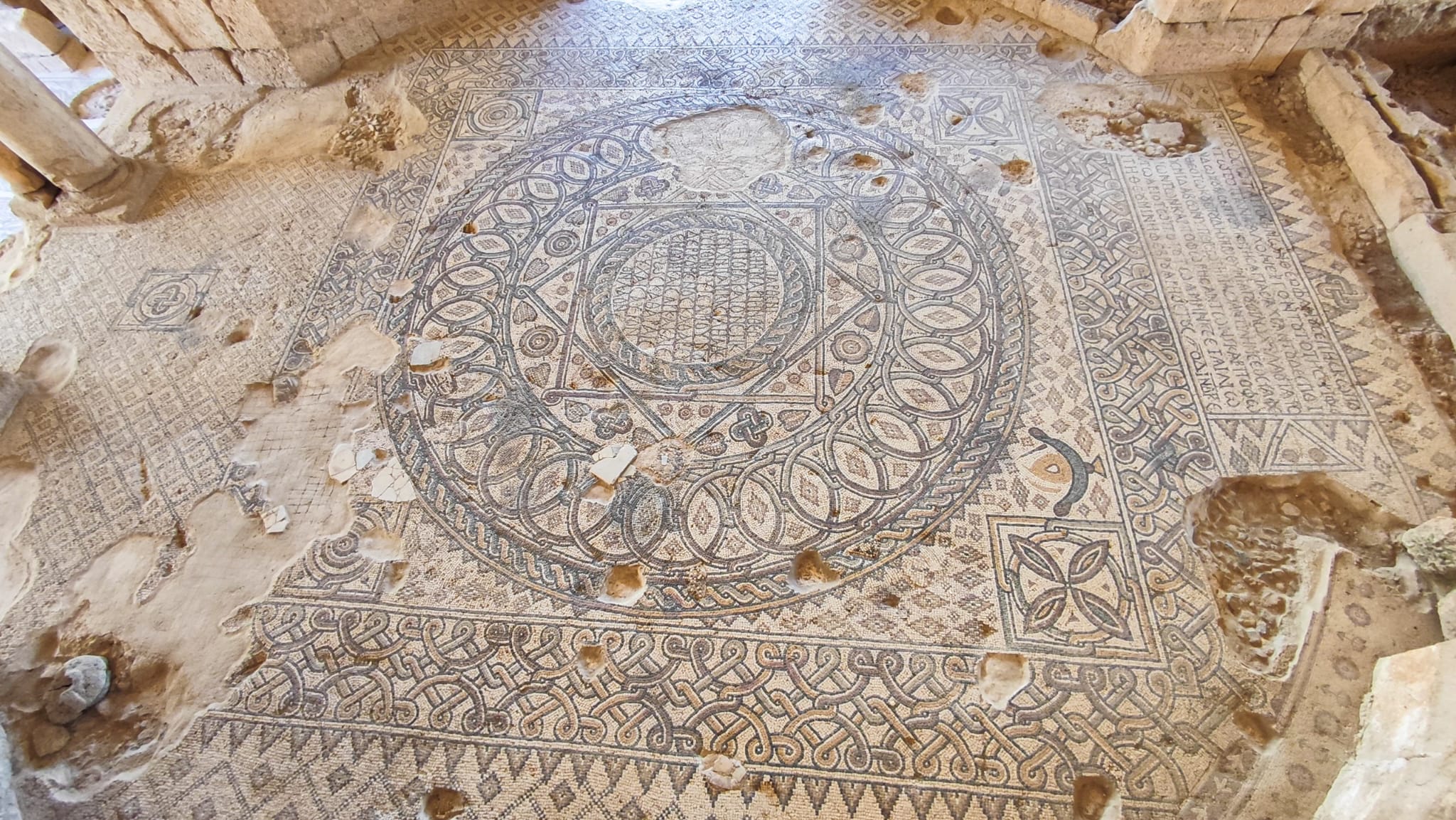 Mosaico de la Iglesia de la Virgen, en el Parque Arqueológico de Madaba, Jordania.
