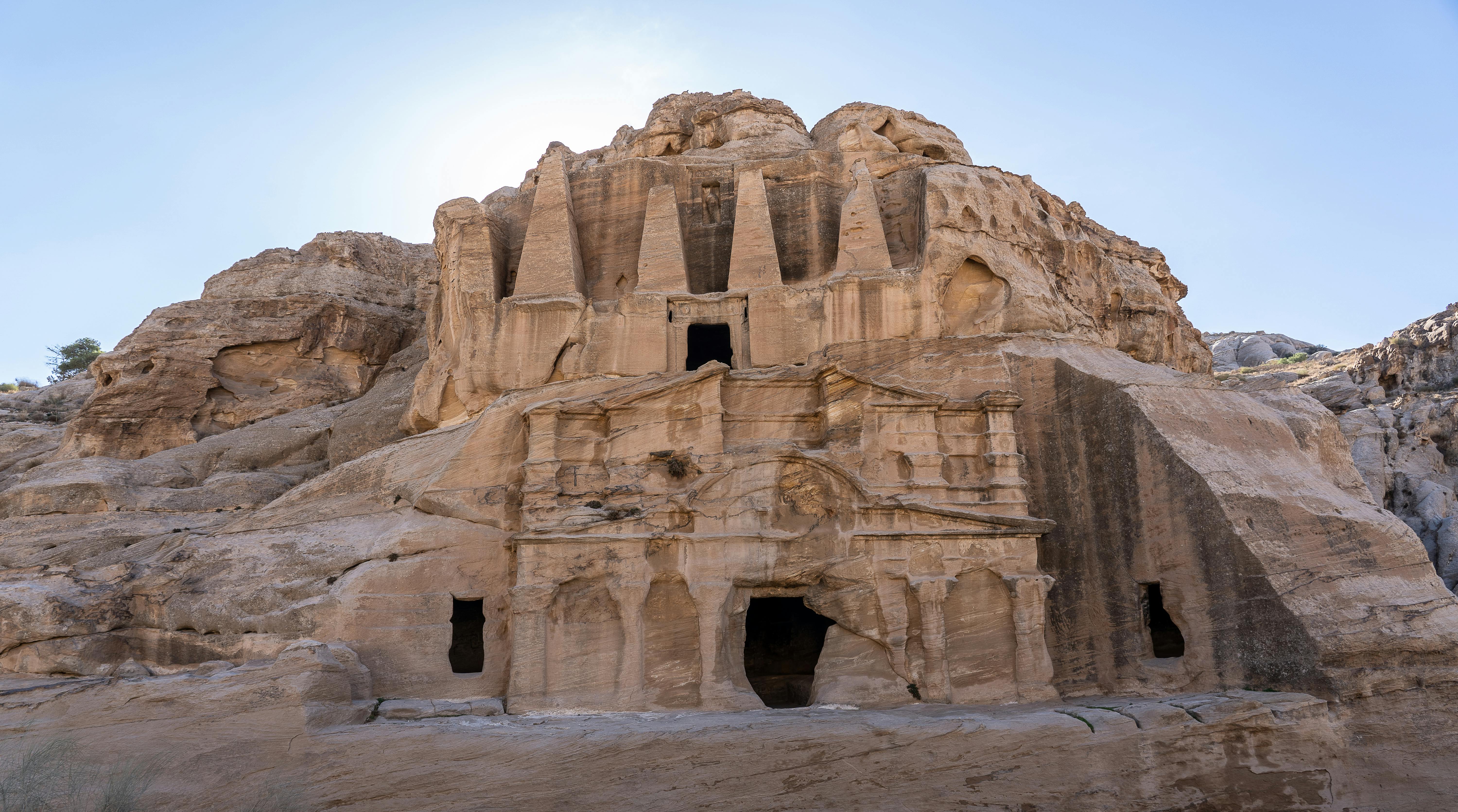 Tumba de los Obeliscos, Petra, Jordania.