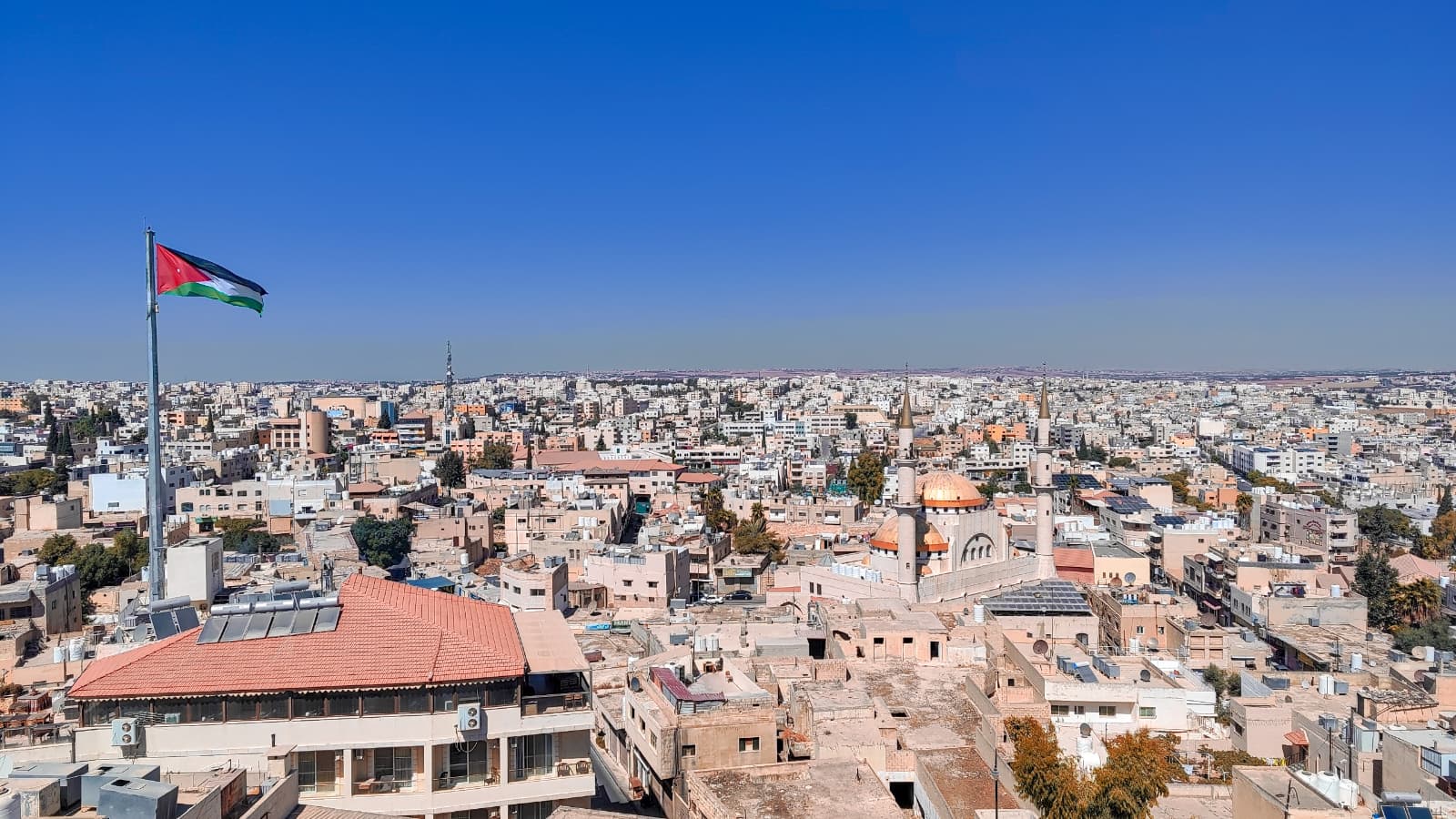Vistas desde la Torre del Campanario de la Iglesia de San Juan Bautista en Madaba, Jordania.