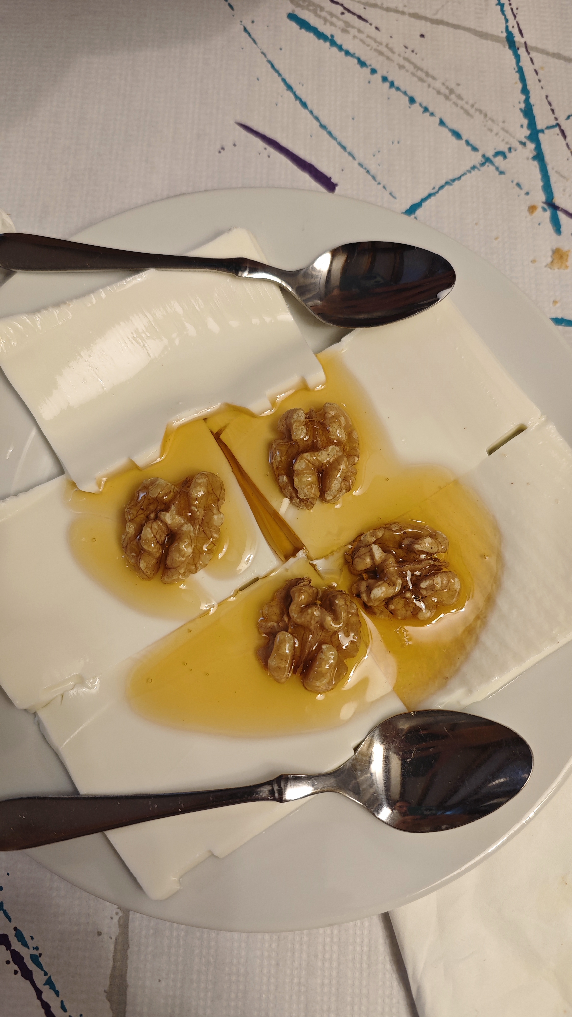 Queso de Burgos con miel y nueces
