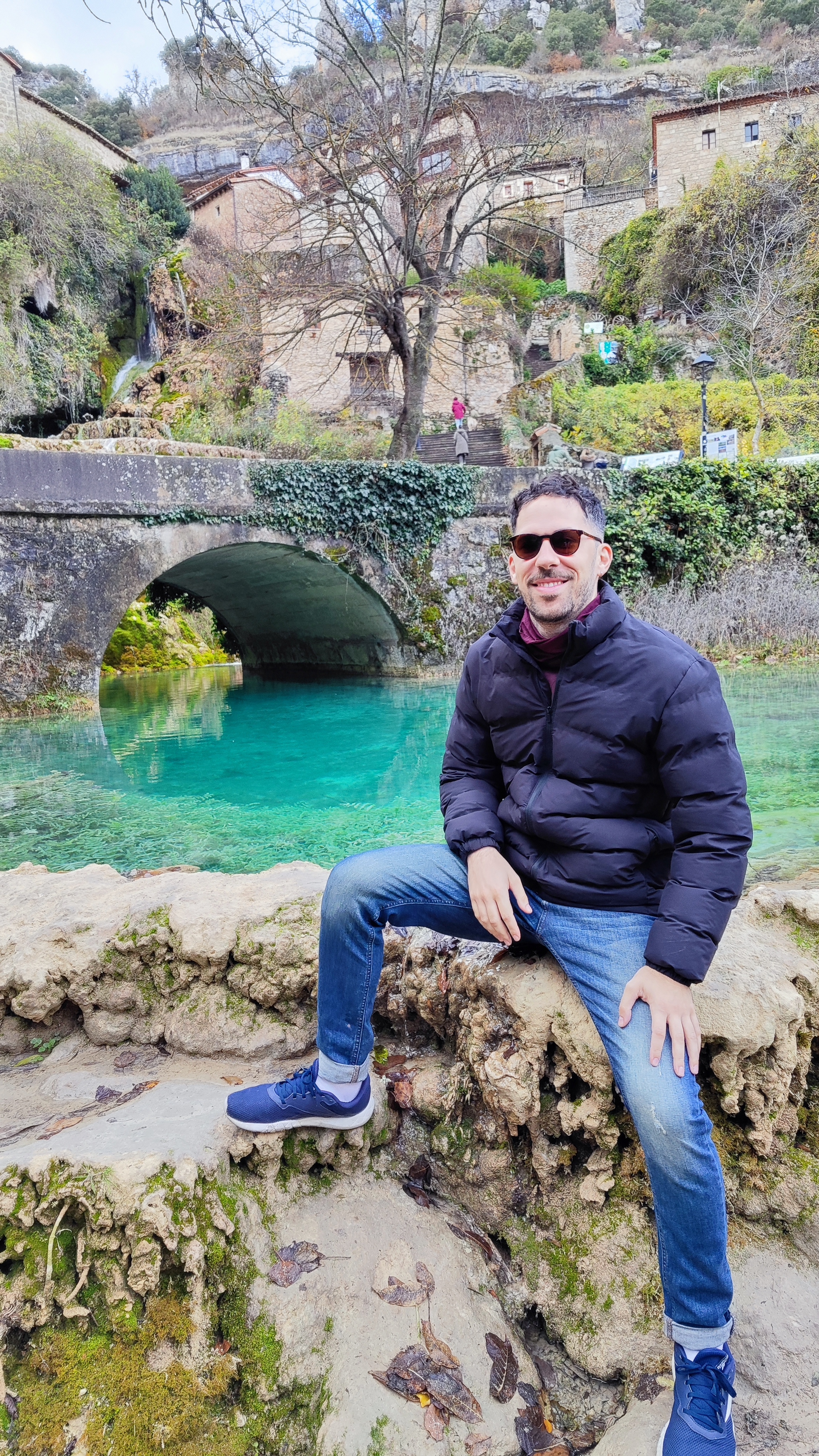 Cascada principal y puente en Orbaneja del Castillo, Burgos