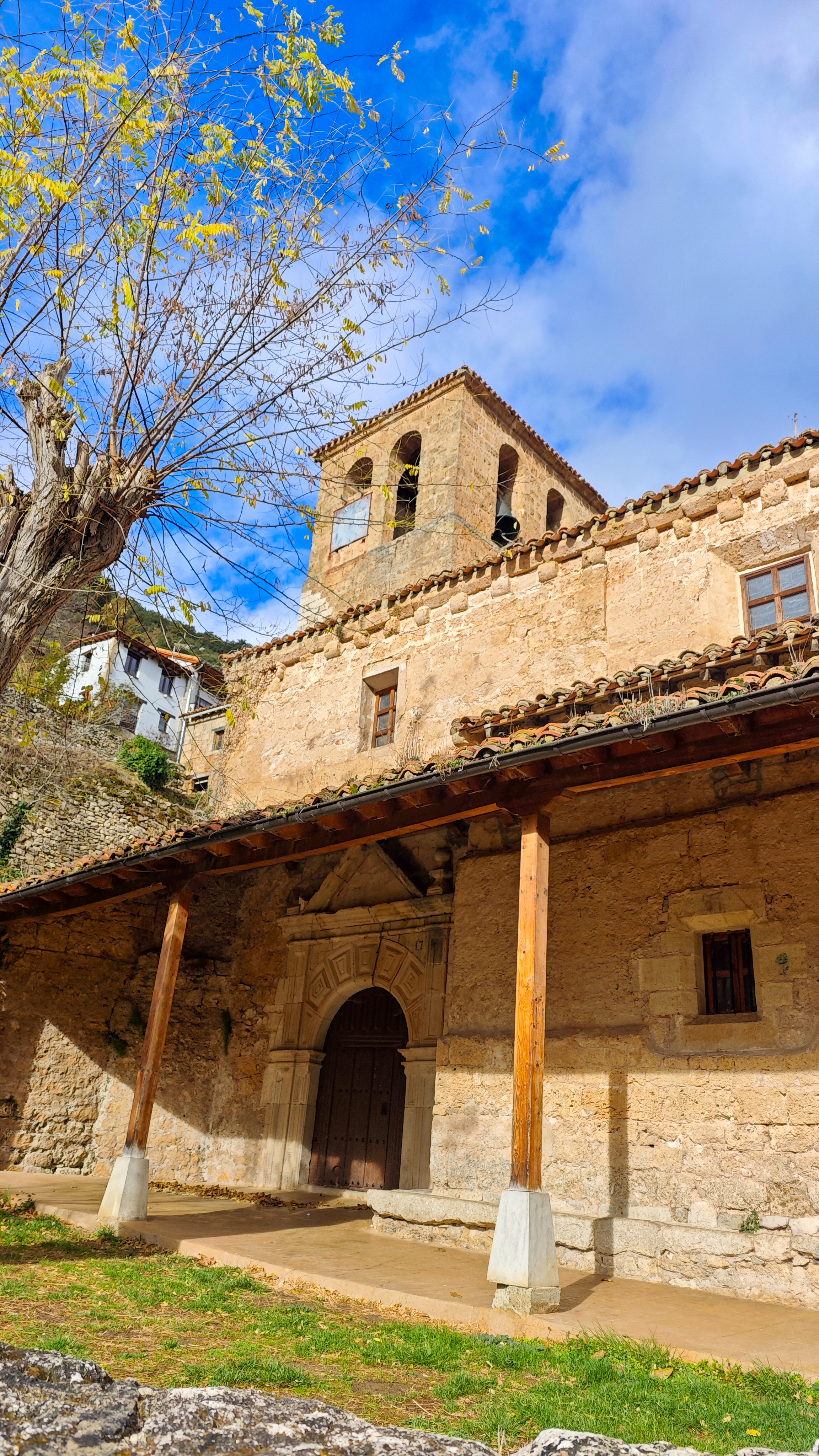Iglesia en Orbaneja del Castillo, Burgos