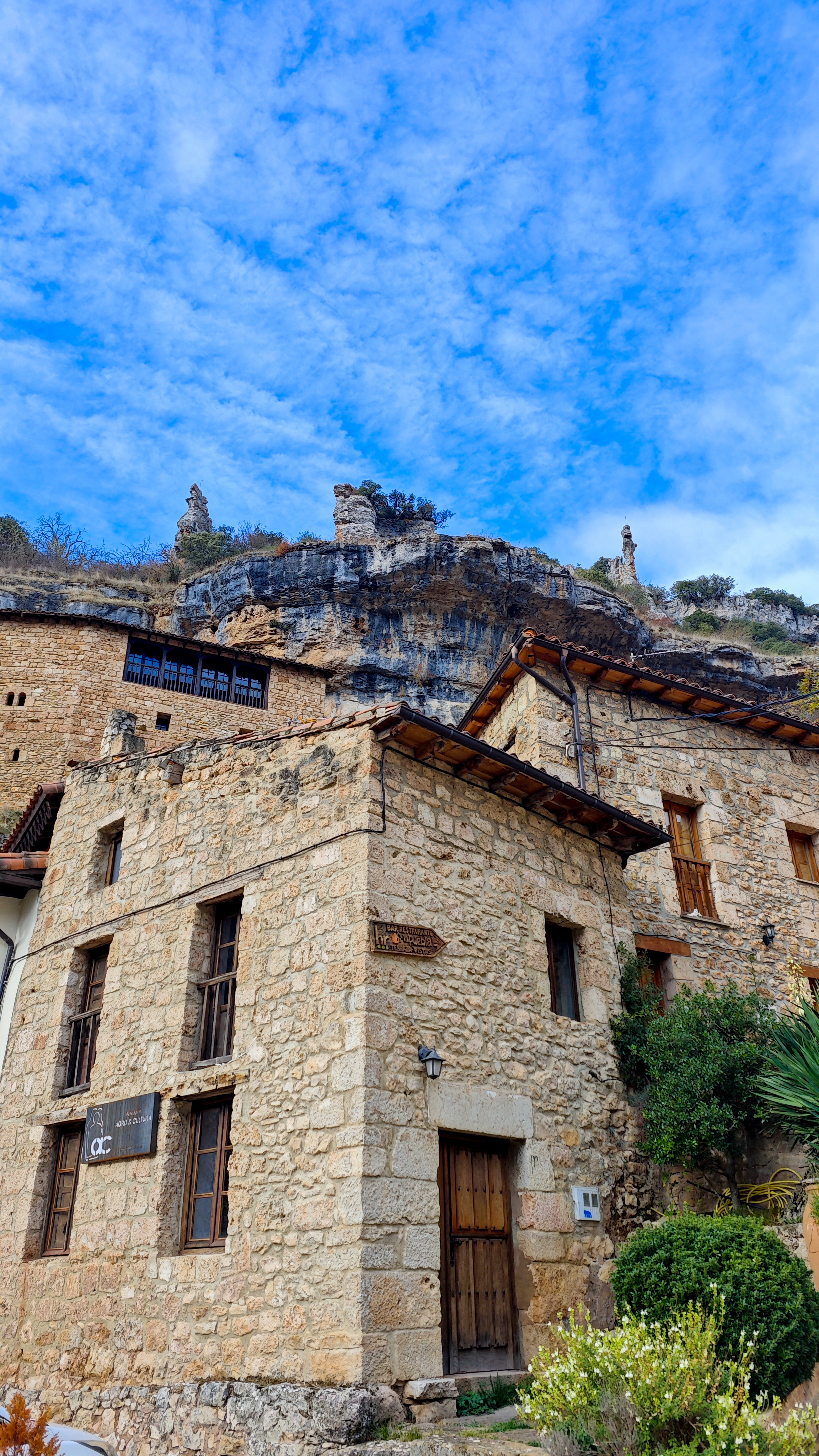 Casas de piedra en Orbaneja del Castillo, Burgos