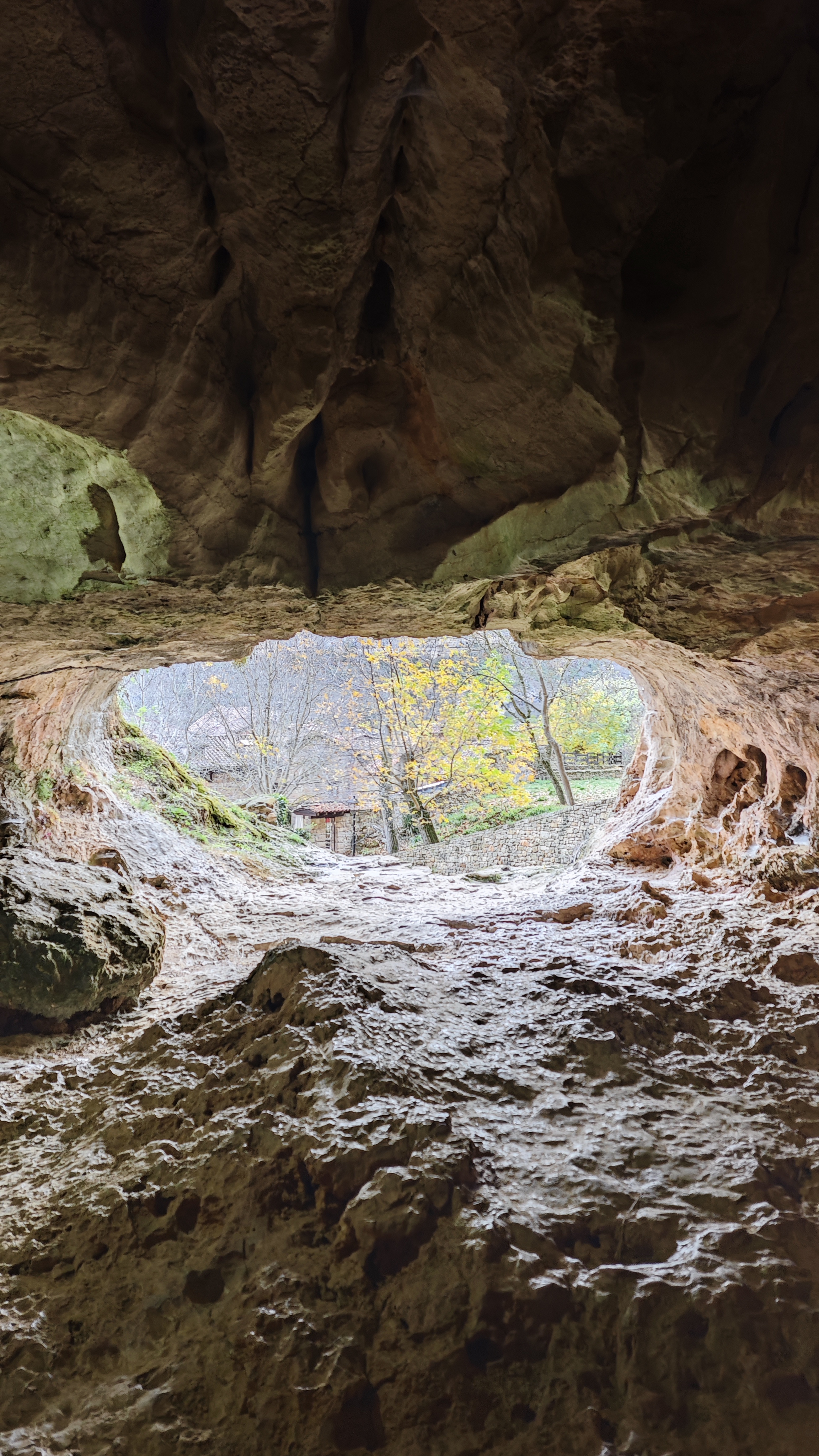 Cueva del Agua, en Orbaneja del Castillo, Burgos