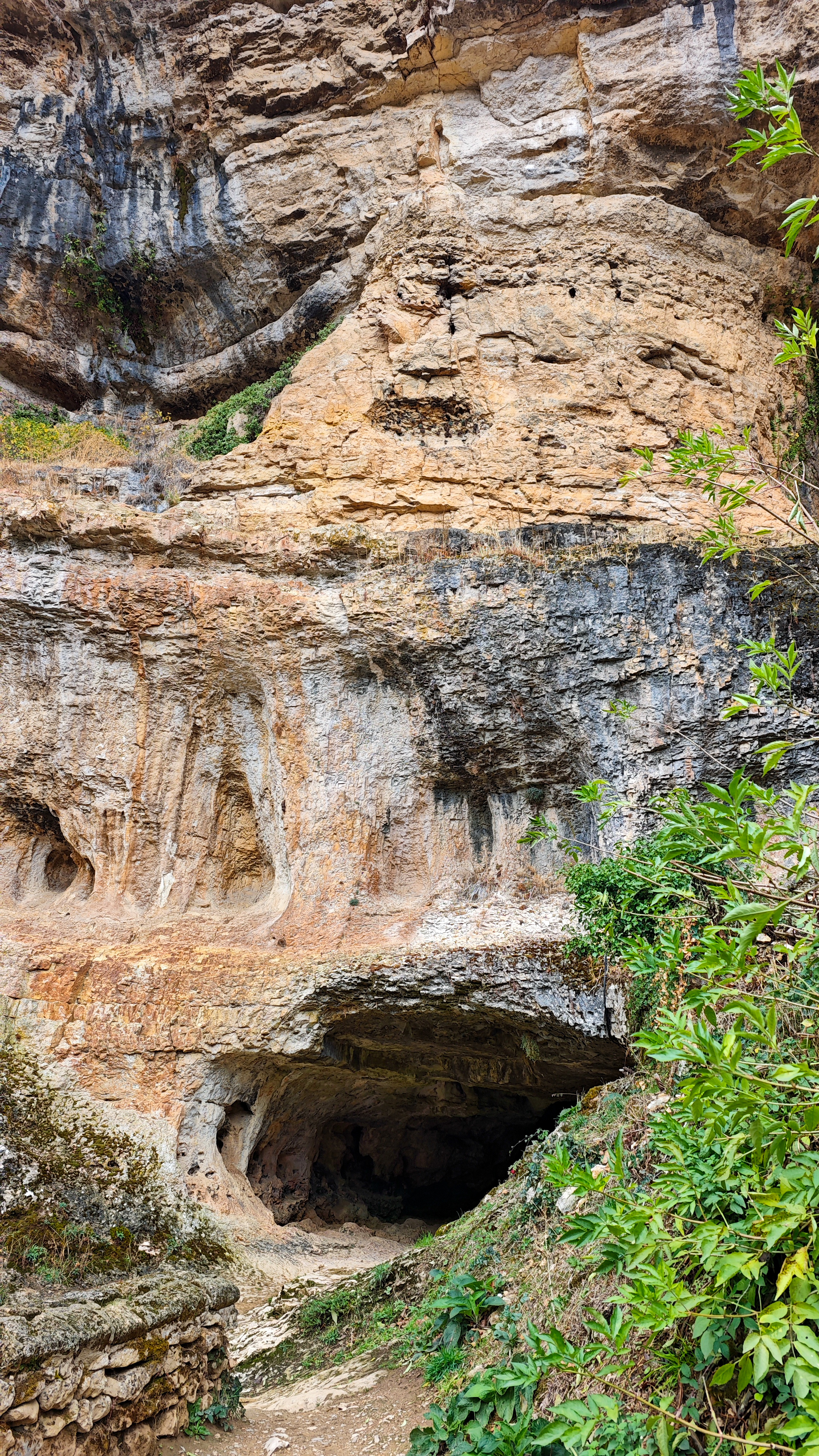 Cueva del Agua, en Orbaneja del Castillo, Burgos