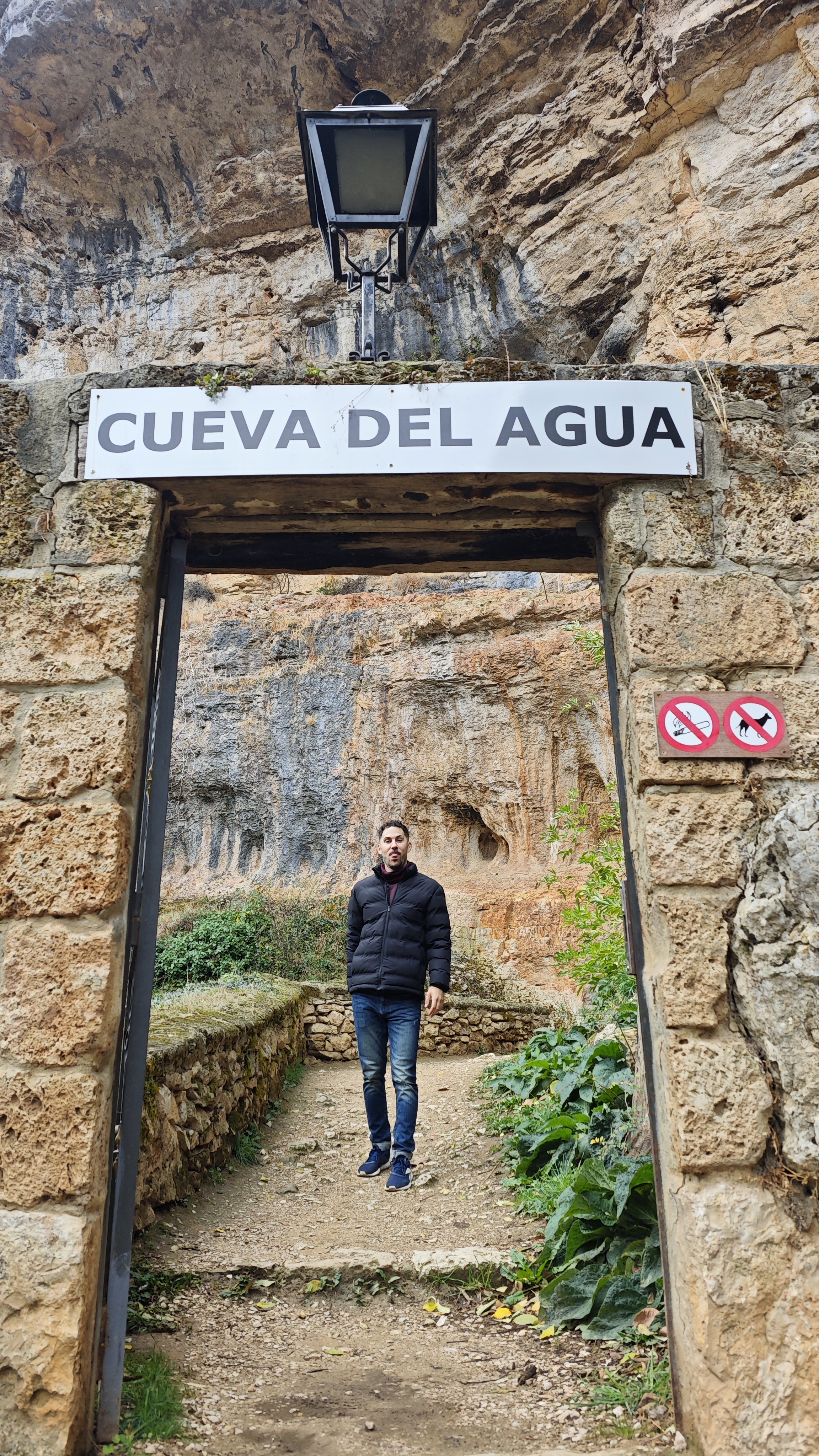 Cueva del Agua, en Orbaneja del Castillo, Burgos