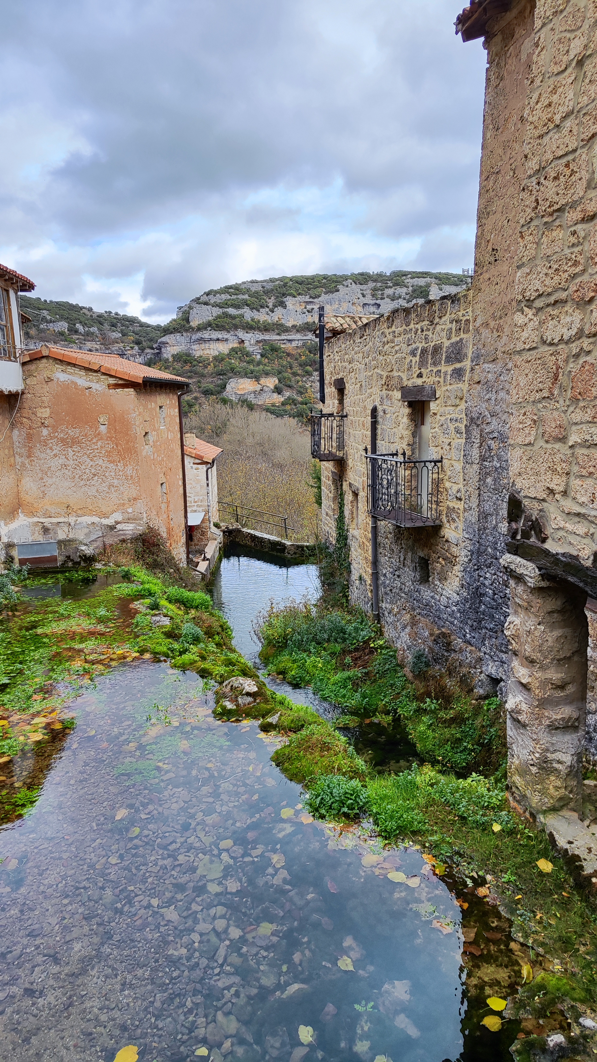Puentes y pasarelas en Orbaneja del Castillo, Burgos