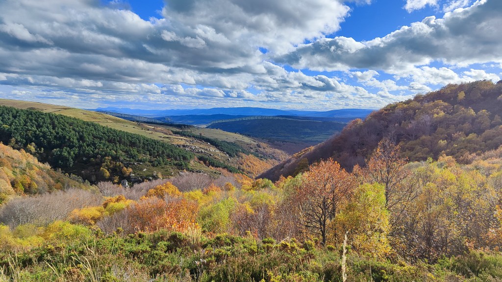Vistas panorámicas durante la ruta hacia la cascada de la Salceda