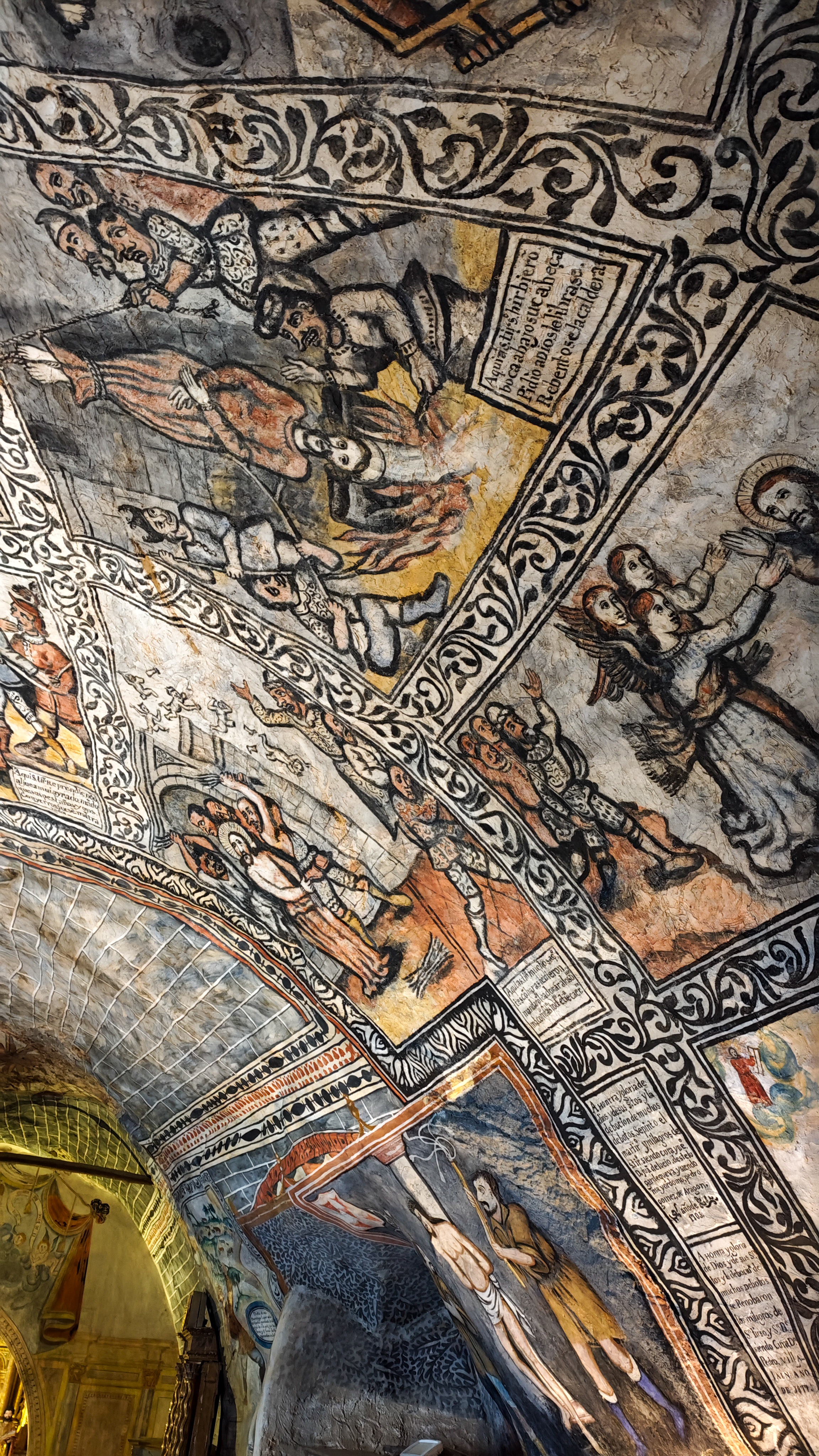 Interior de la Ermita de San Bernabé, Monumento Natural Ojo Guareña, Sotoscueva, Burgos