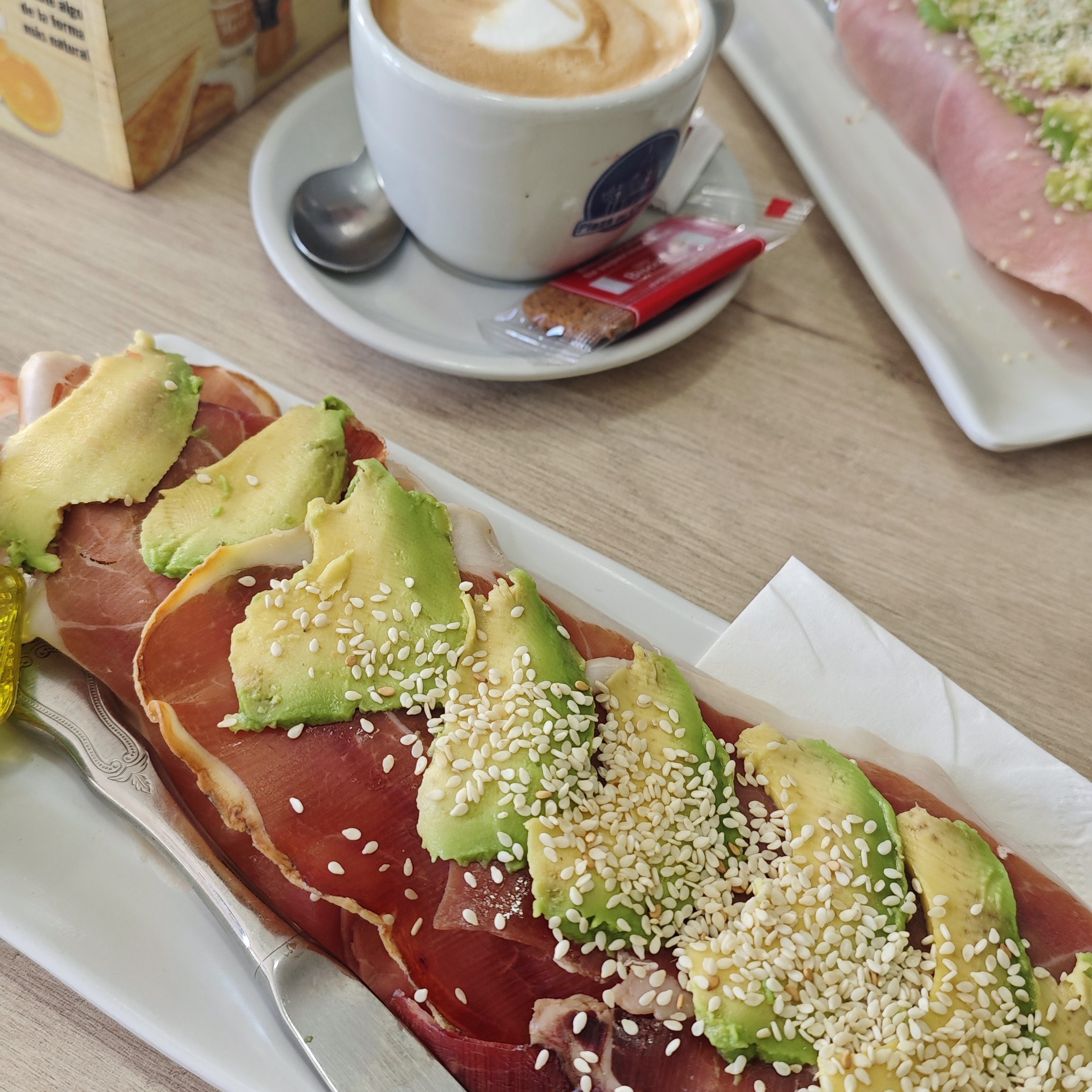 Tostadas y café en Cafeteria Panaderia Lopez, Estella