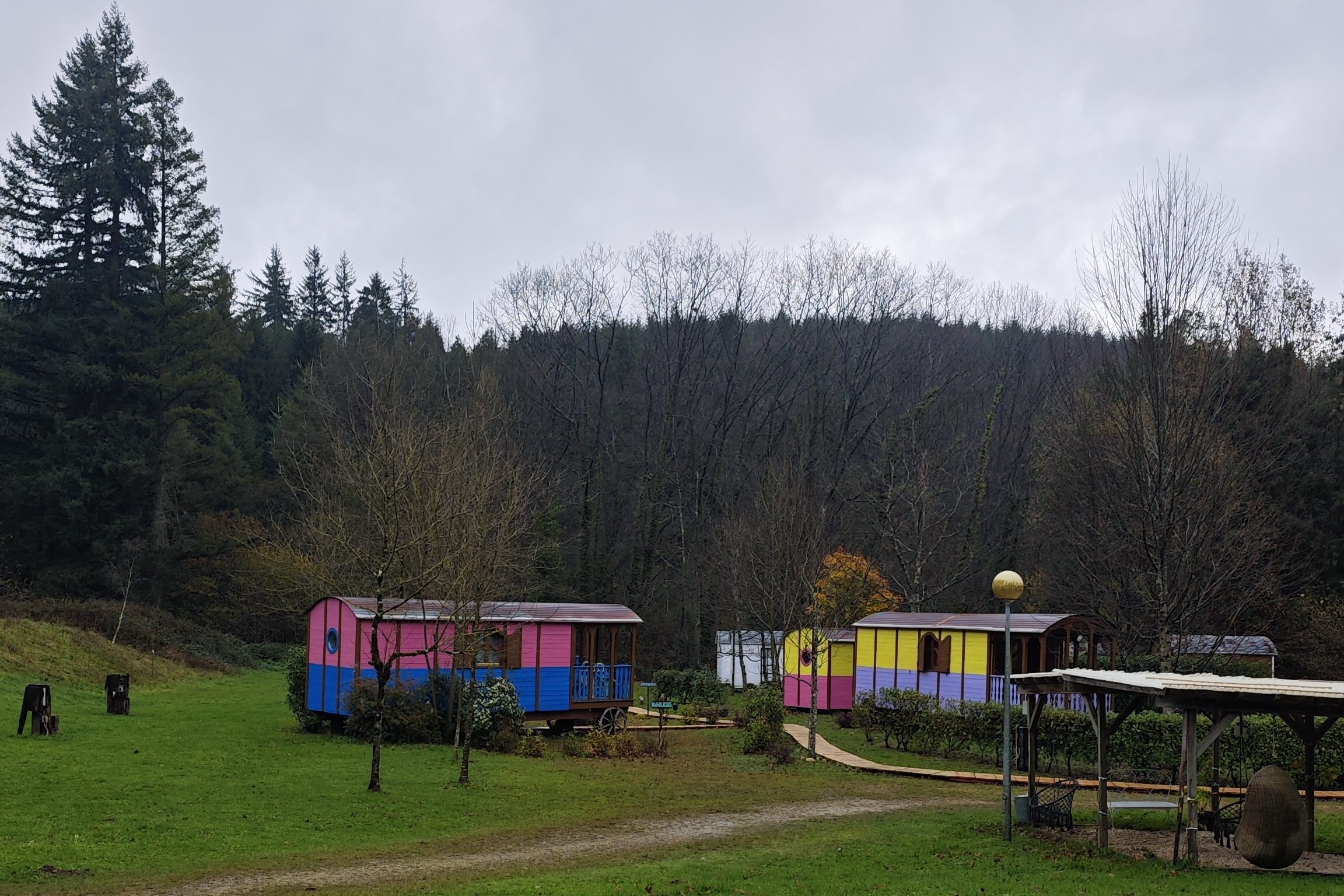 Carros Cíngaros, en la cabaña en los árboles, País Vasco