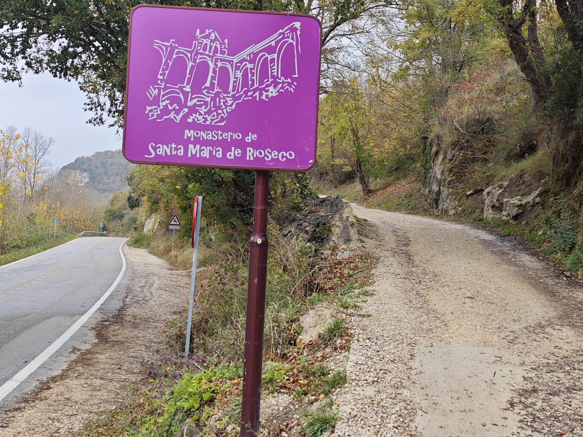 Cartel informativo, entrada al Monasterio de Santa María de Rioseco, Burgos